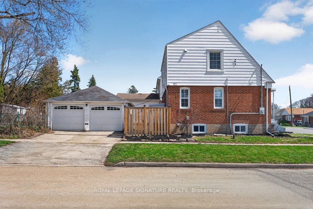 3244 St Clair Avenue E, Toronto E04