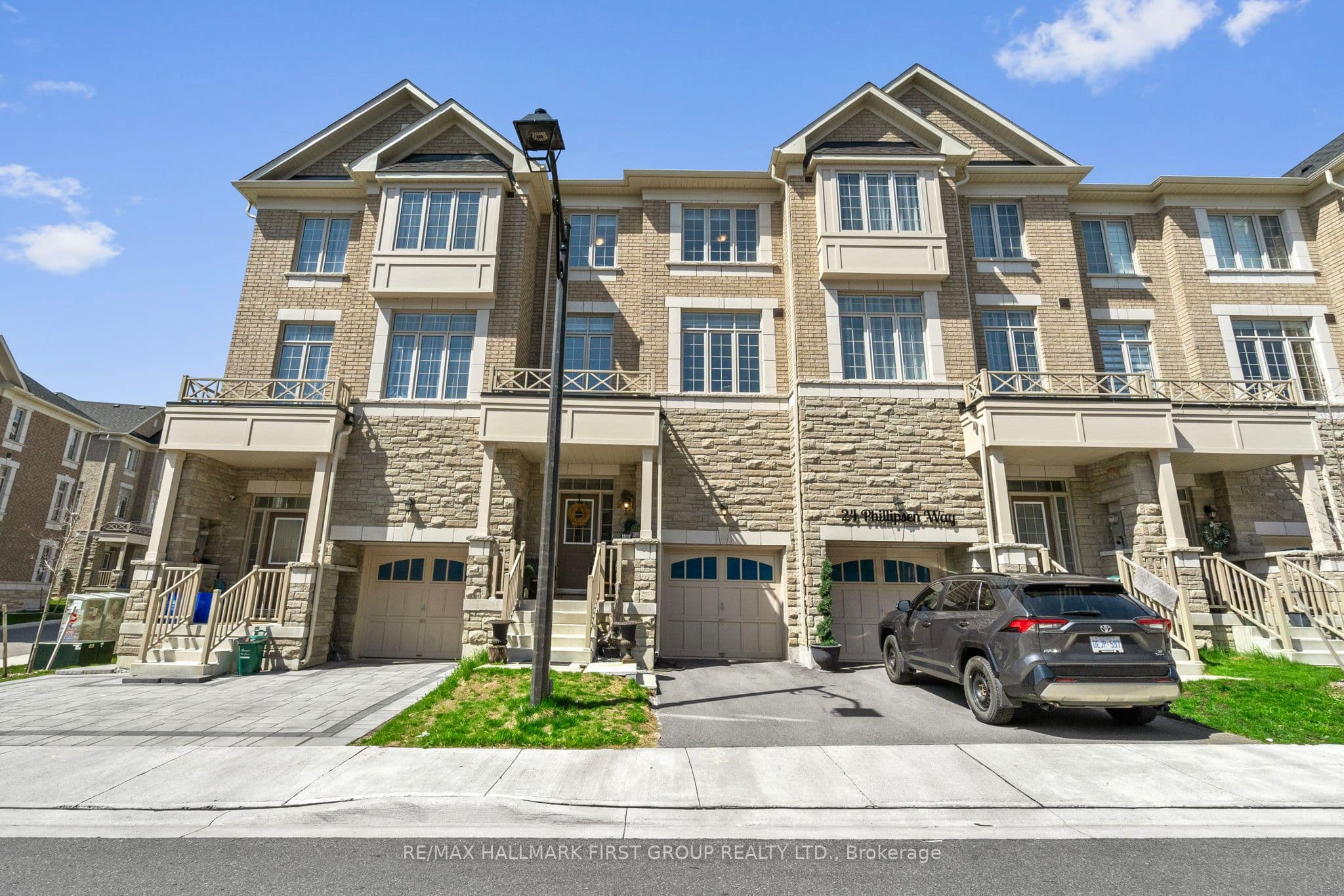 22 Phillipsen Way, Markham