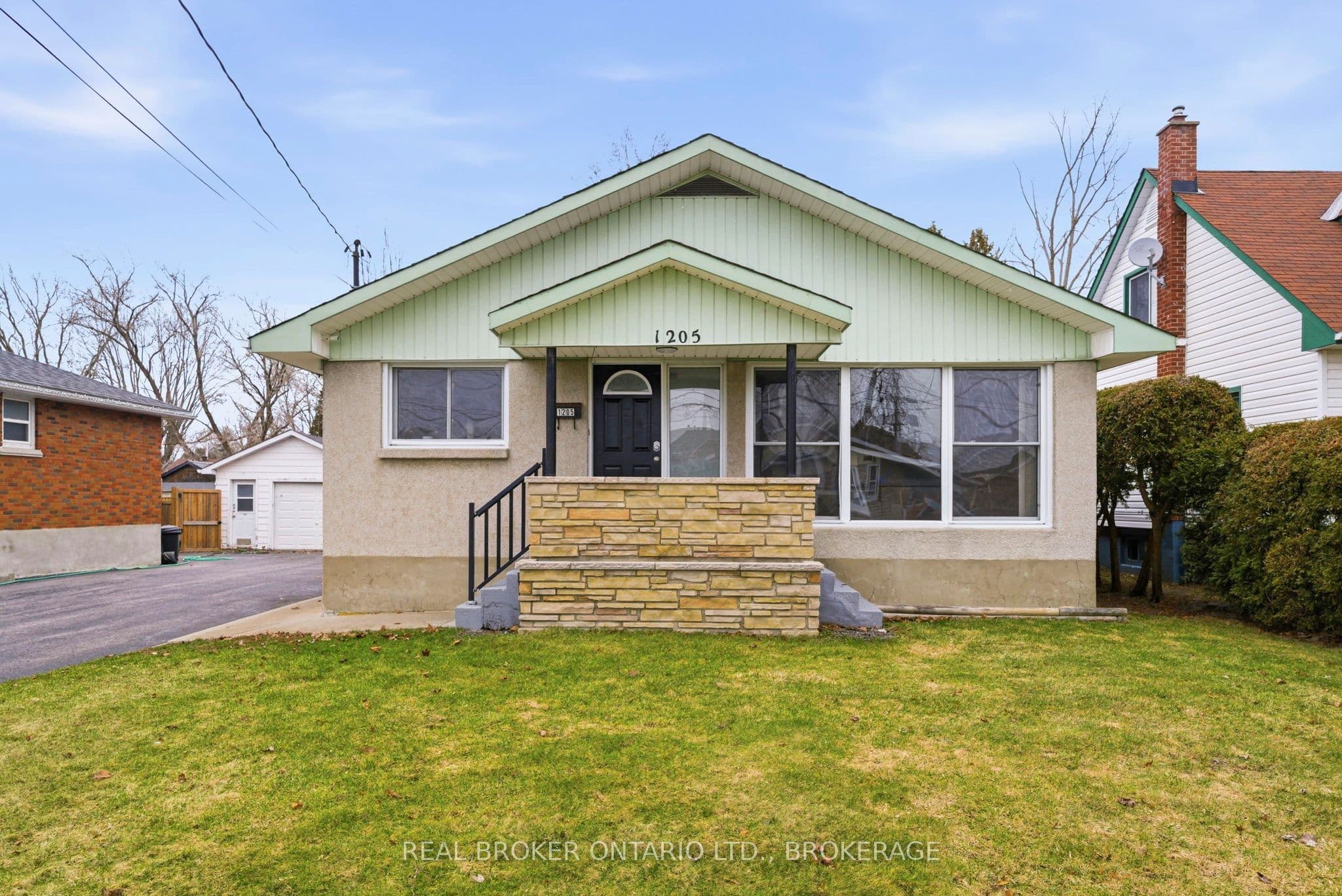 1205 Osborne Avenue, Cornwall