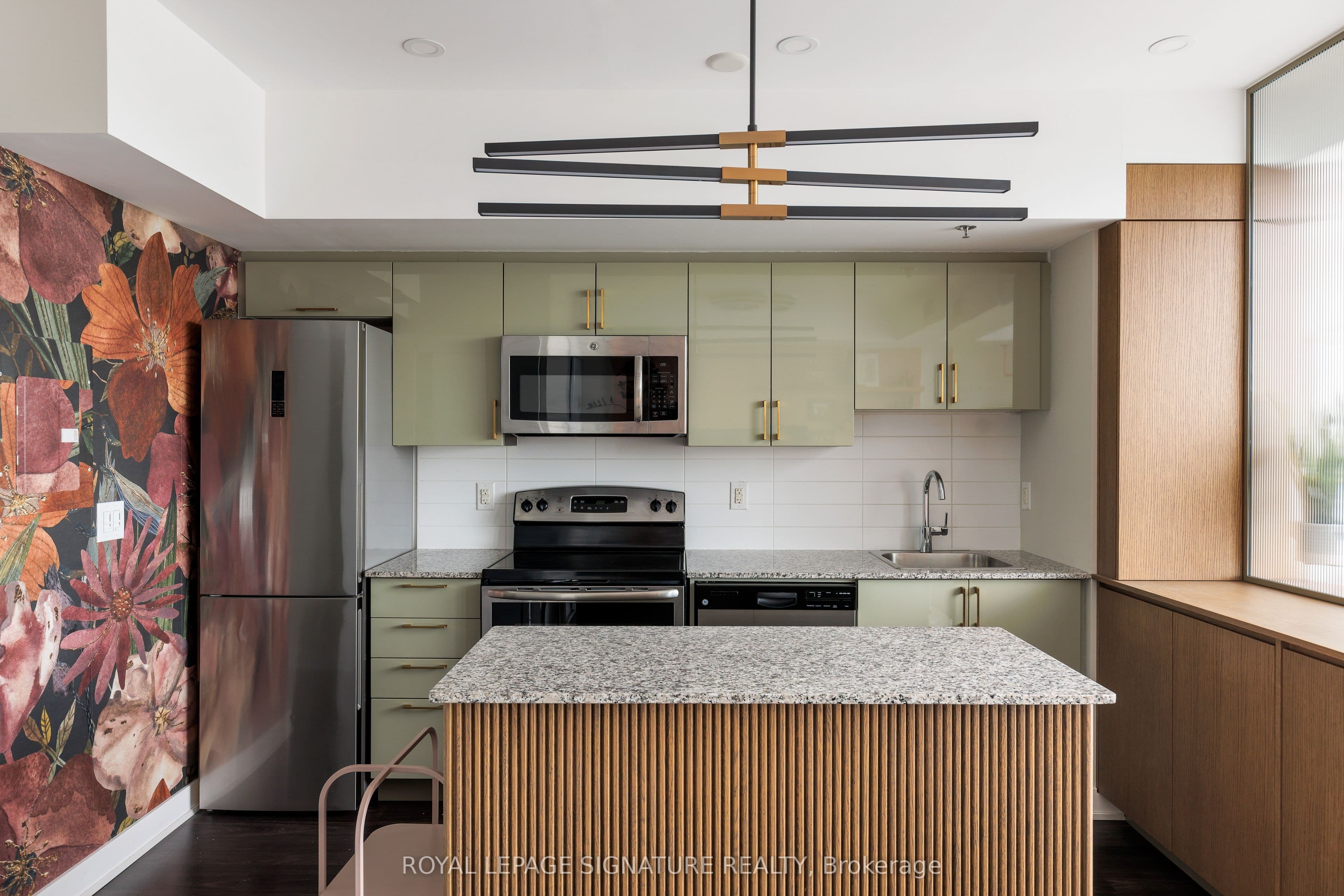 11 Superior Avenue Unit 908, Toronto W06