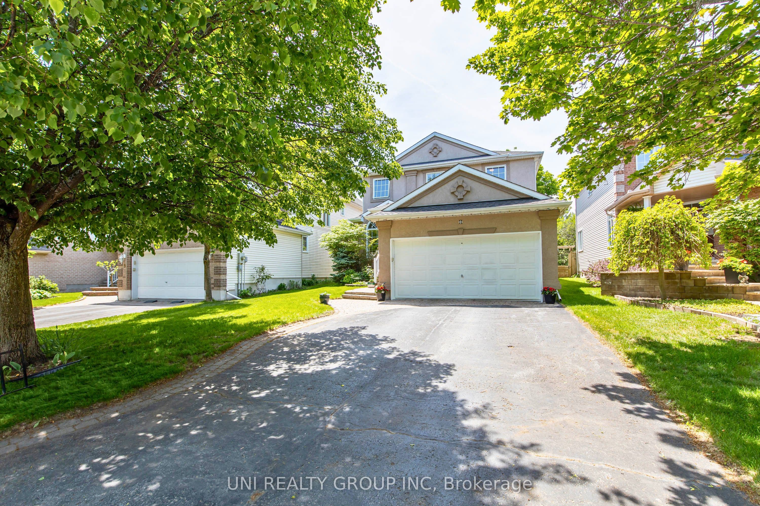 11 LANGFORD Crescent, Kanata