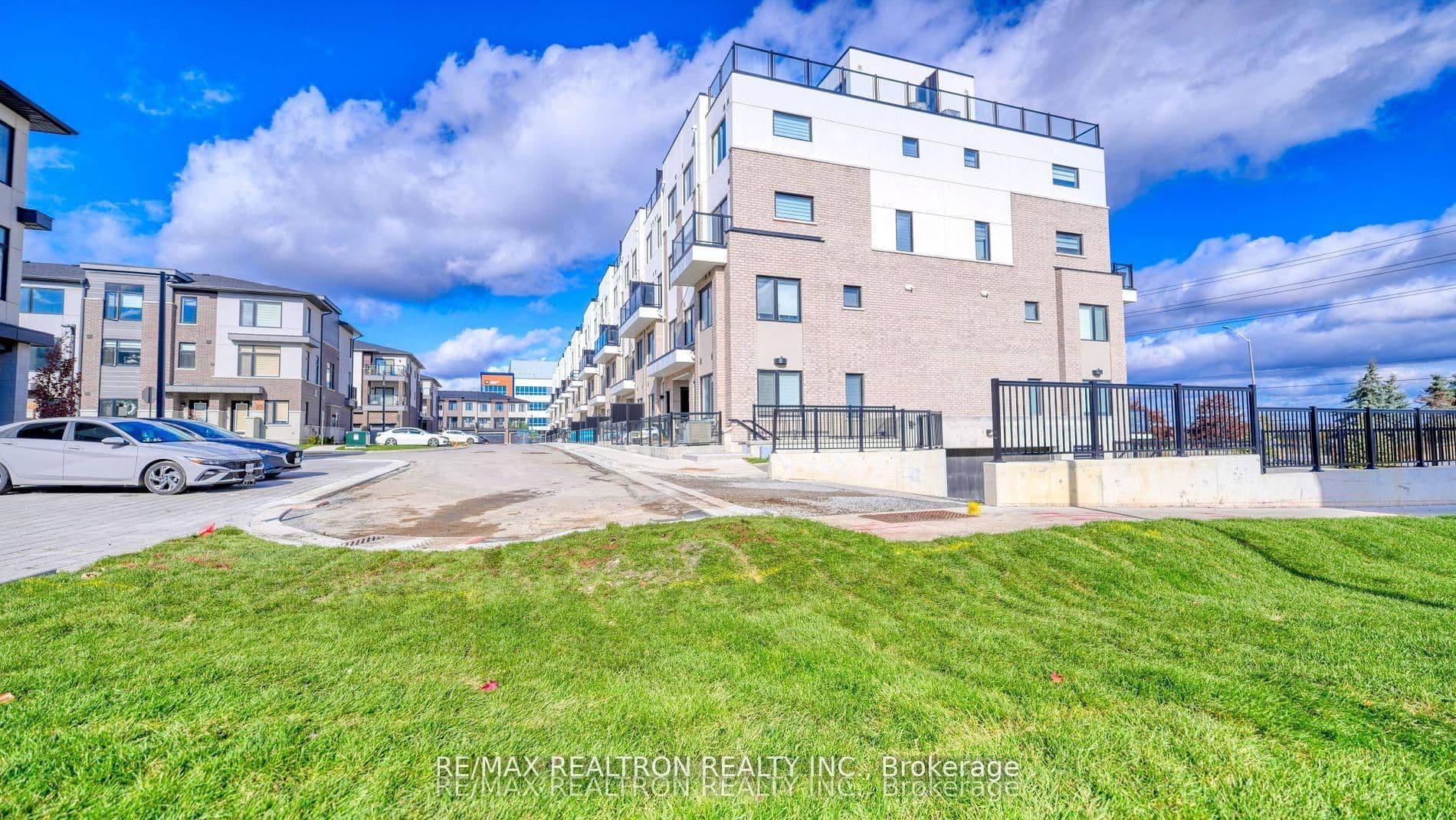 1695 Dersan Street, Pickering