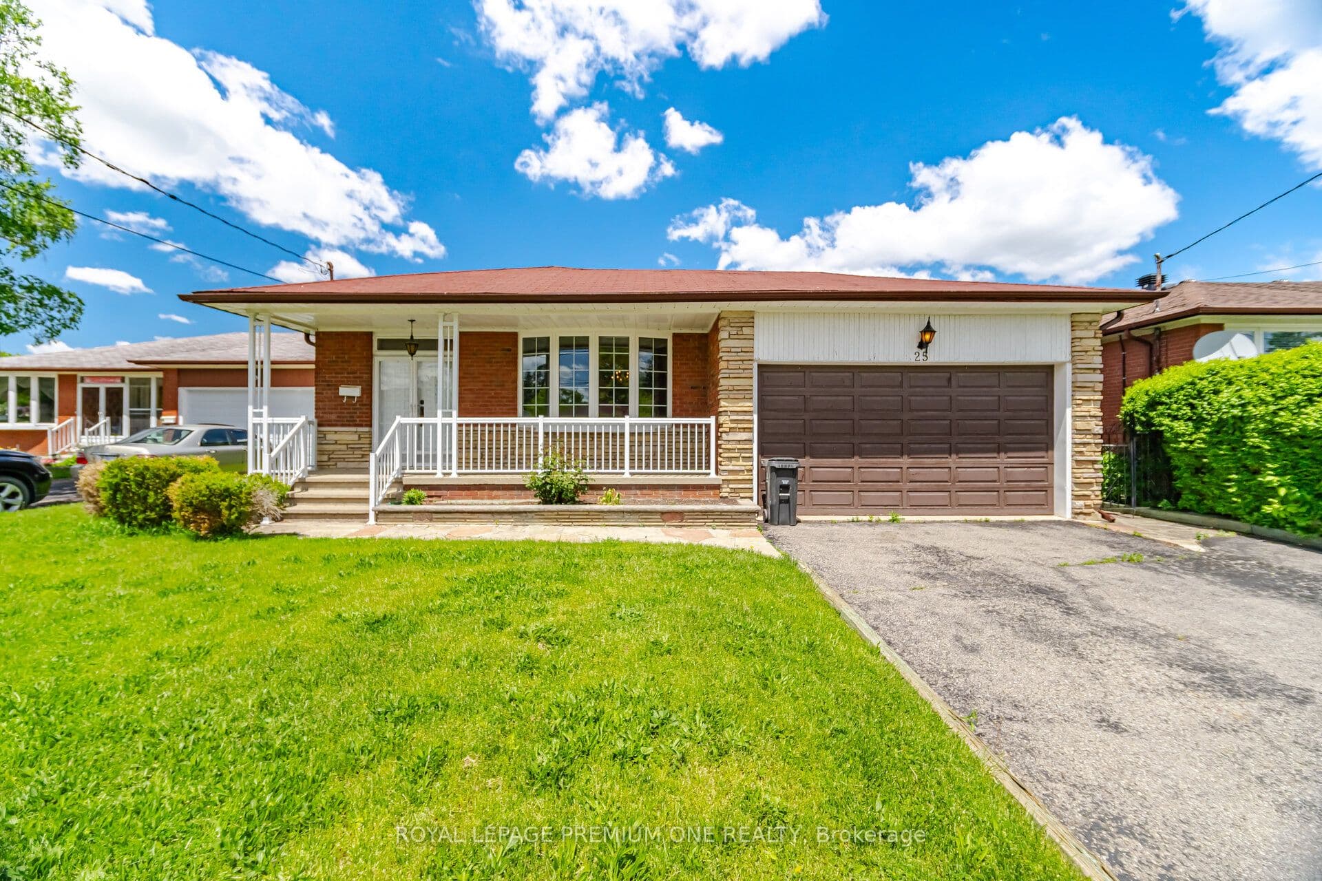 25 Islay Court, Toronto W05
