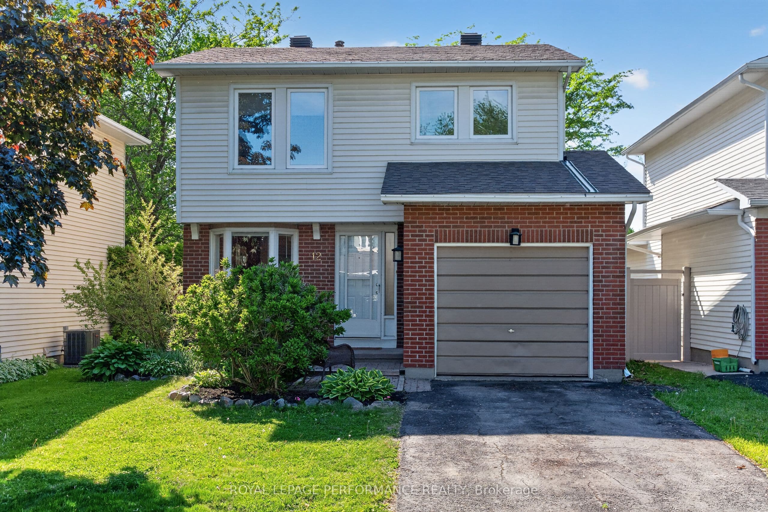 12 Barra Avenue, Kanata