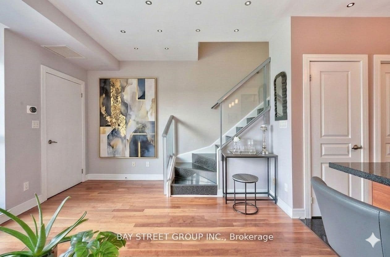 1 Avondale Avenue Unit Uph3, Toronto C14