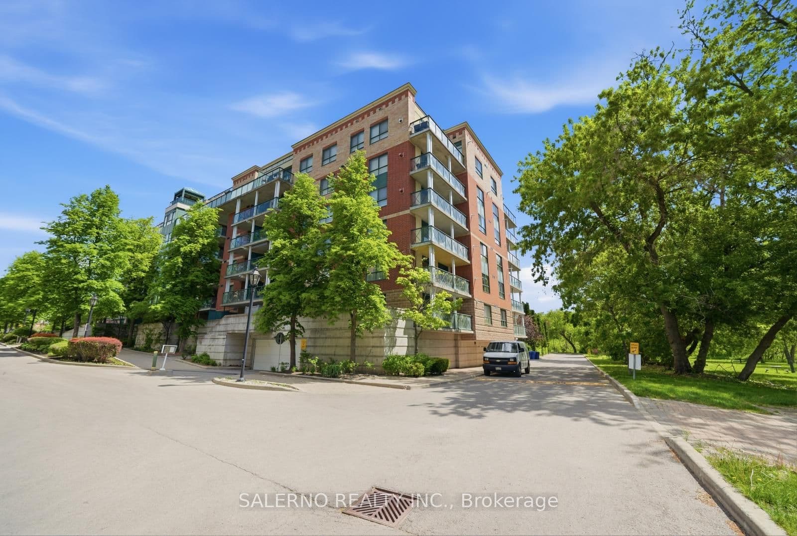 141 Woodbridge Avenue Unit 312, Vaughan