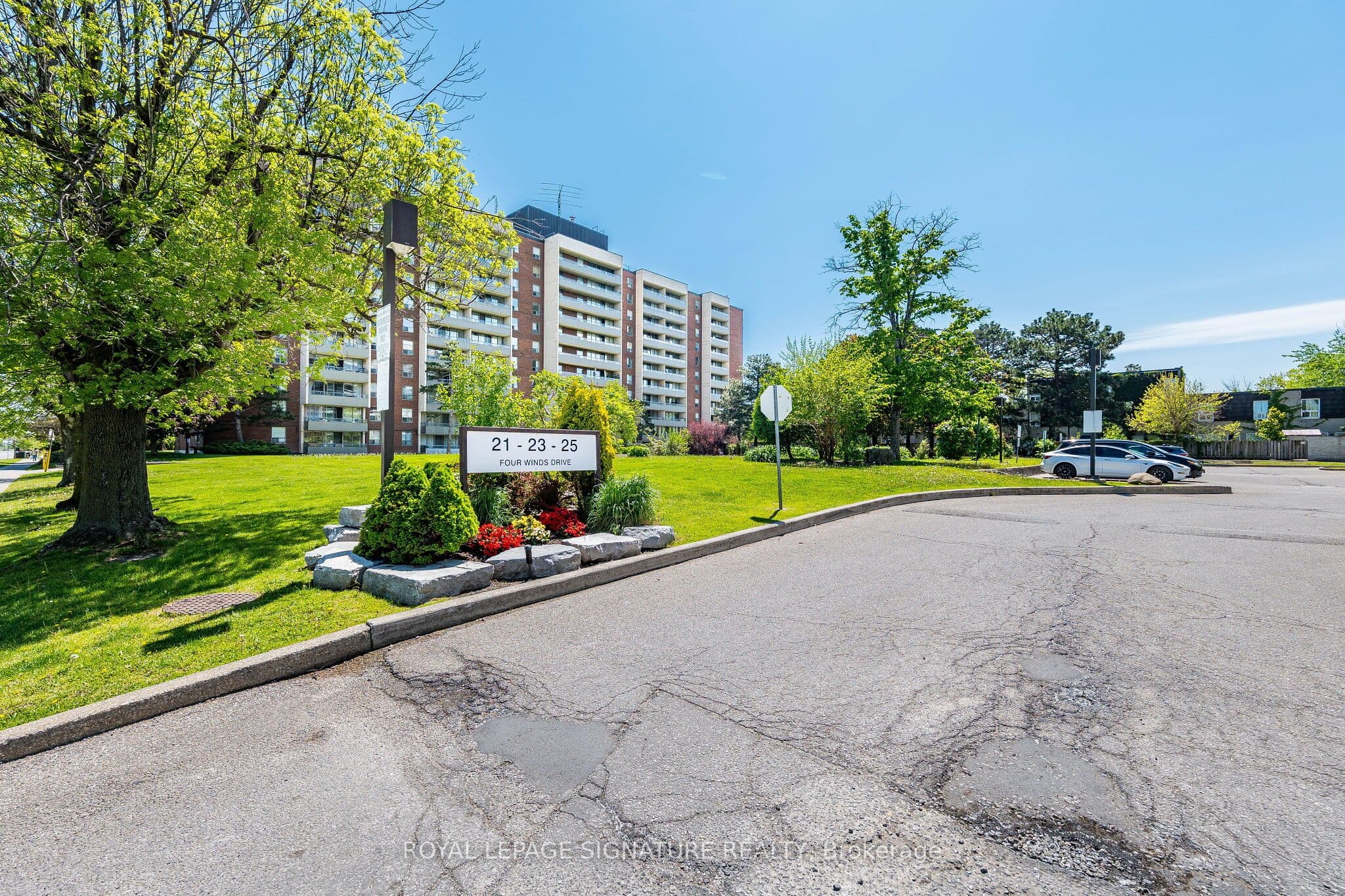 25 Four Winds Drive Unit 405, Toronto W05