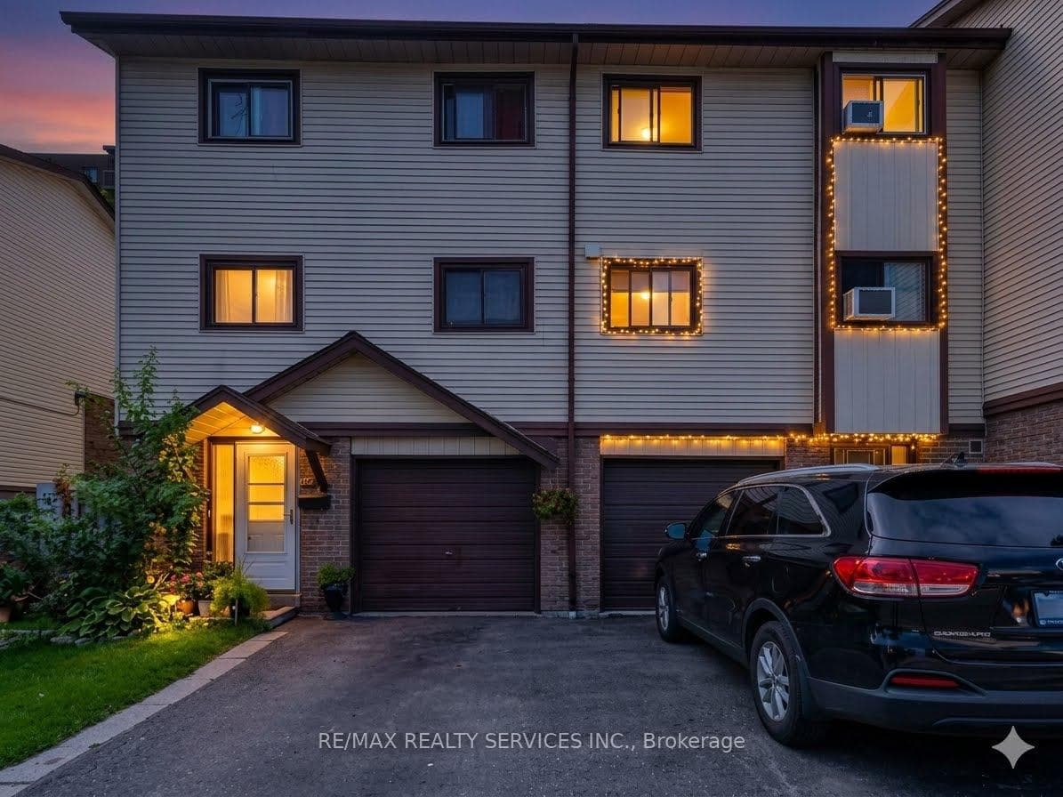 11 Mccallum Court, Brampton