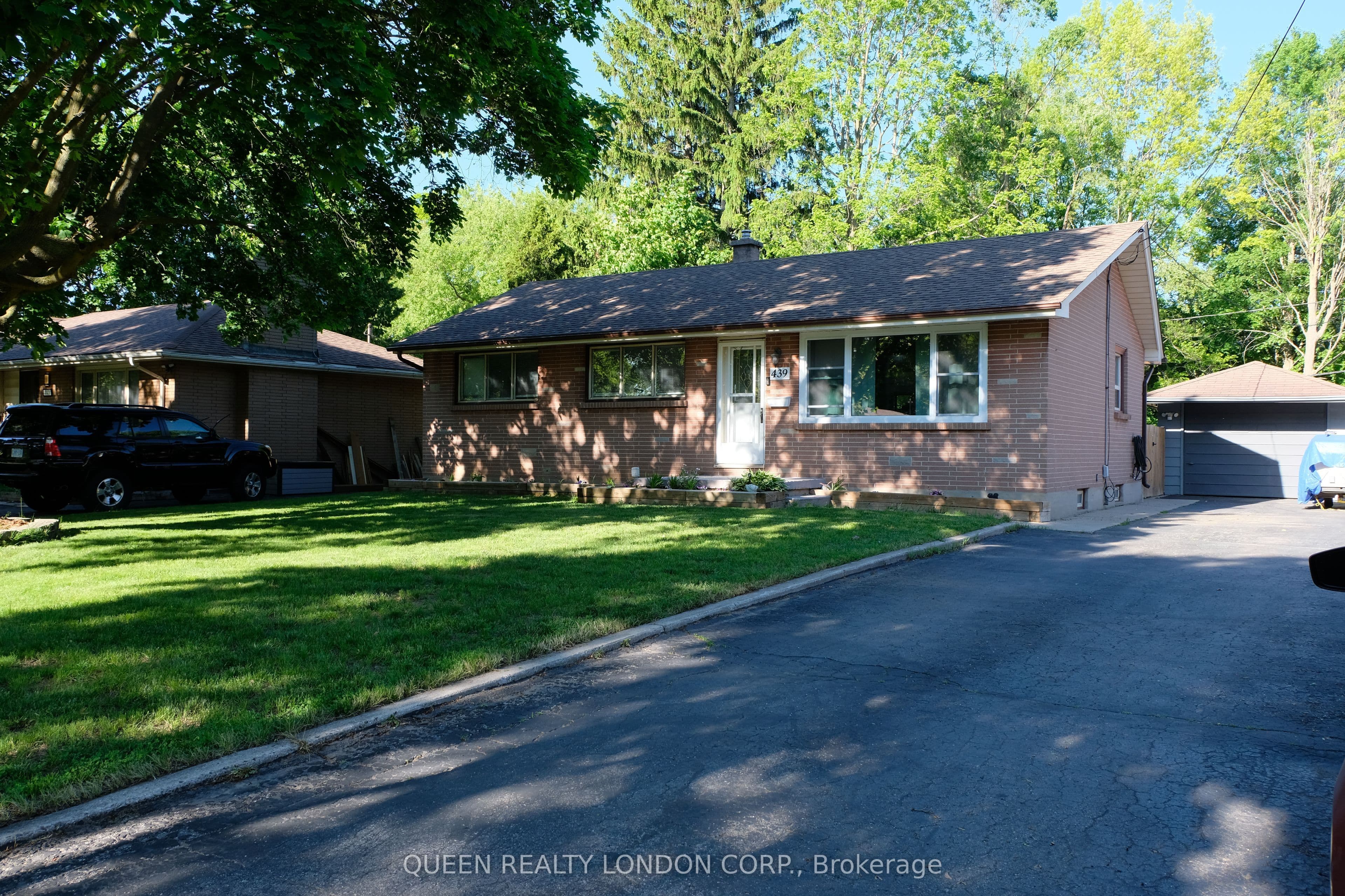439 Scenic Drive, London South