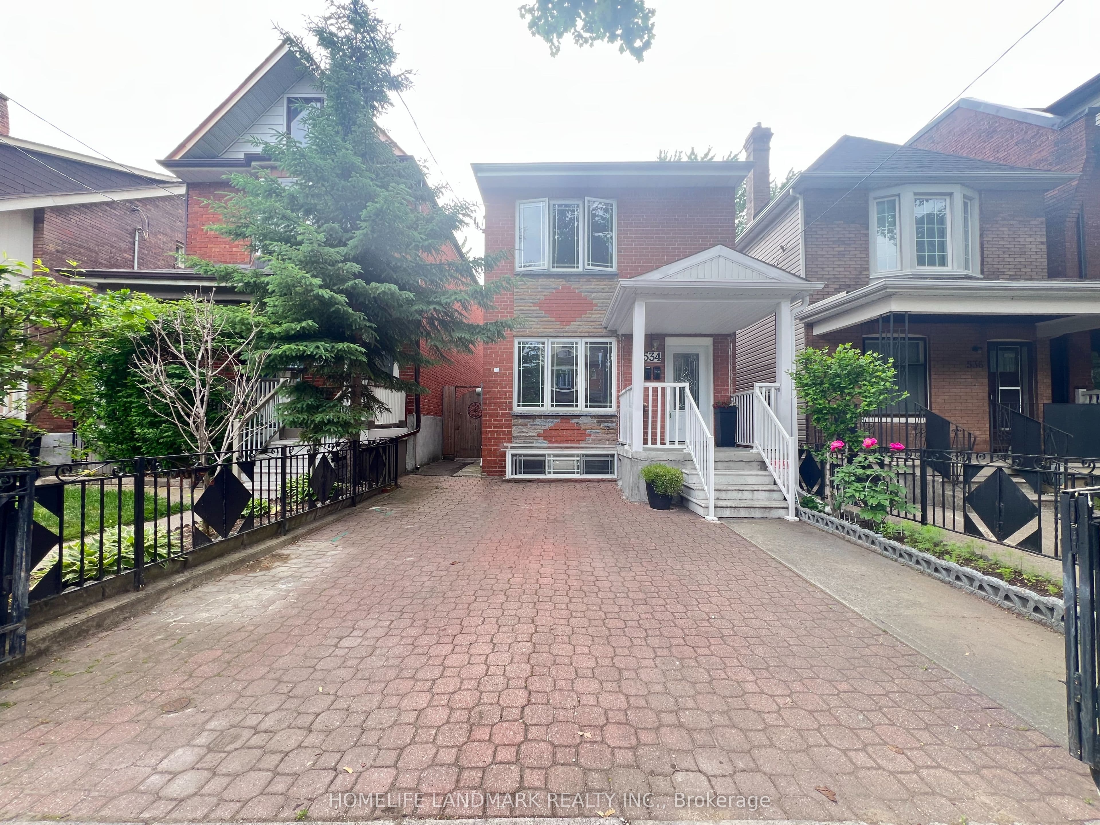 534 Saint Clarens Avenue, Toronto W02