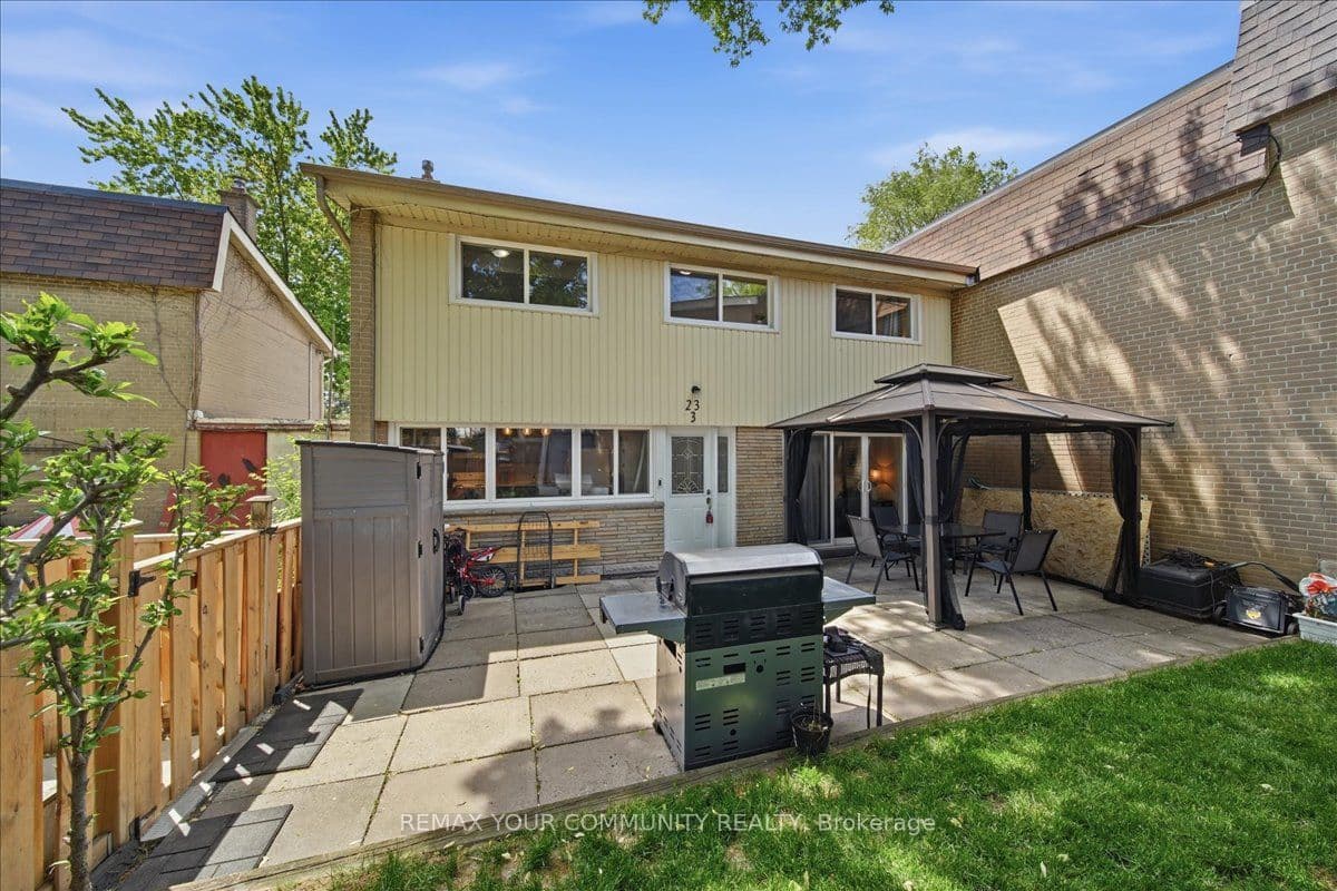 23 Brookwell Drive Unit 3, Toronto W05