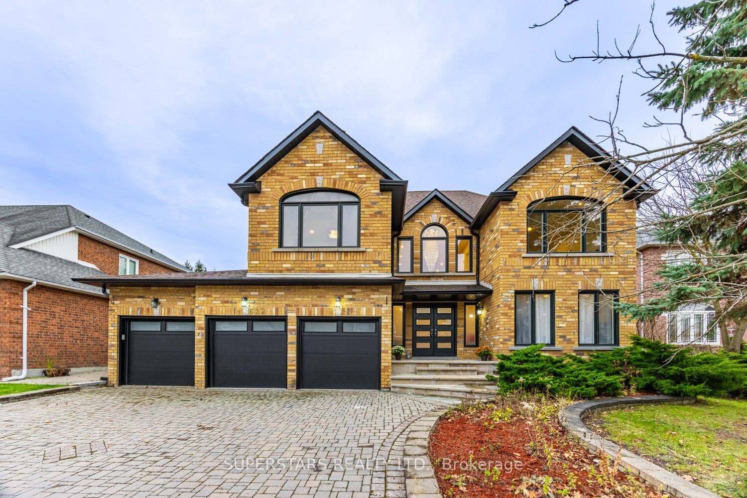 622 Lyman Boulevard, Newmarket