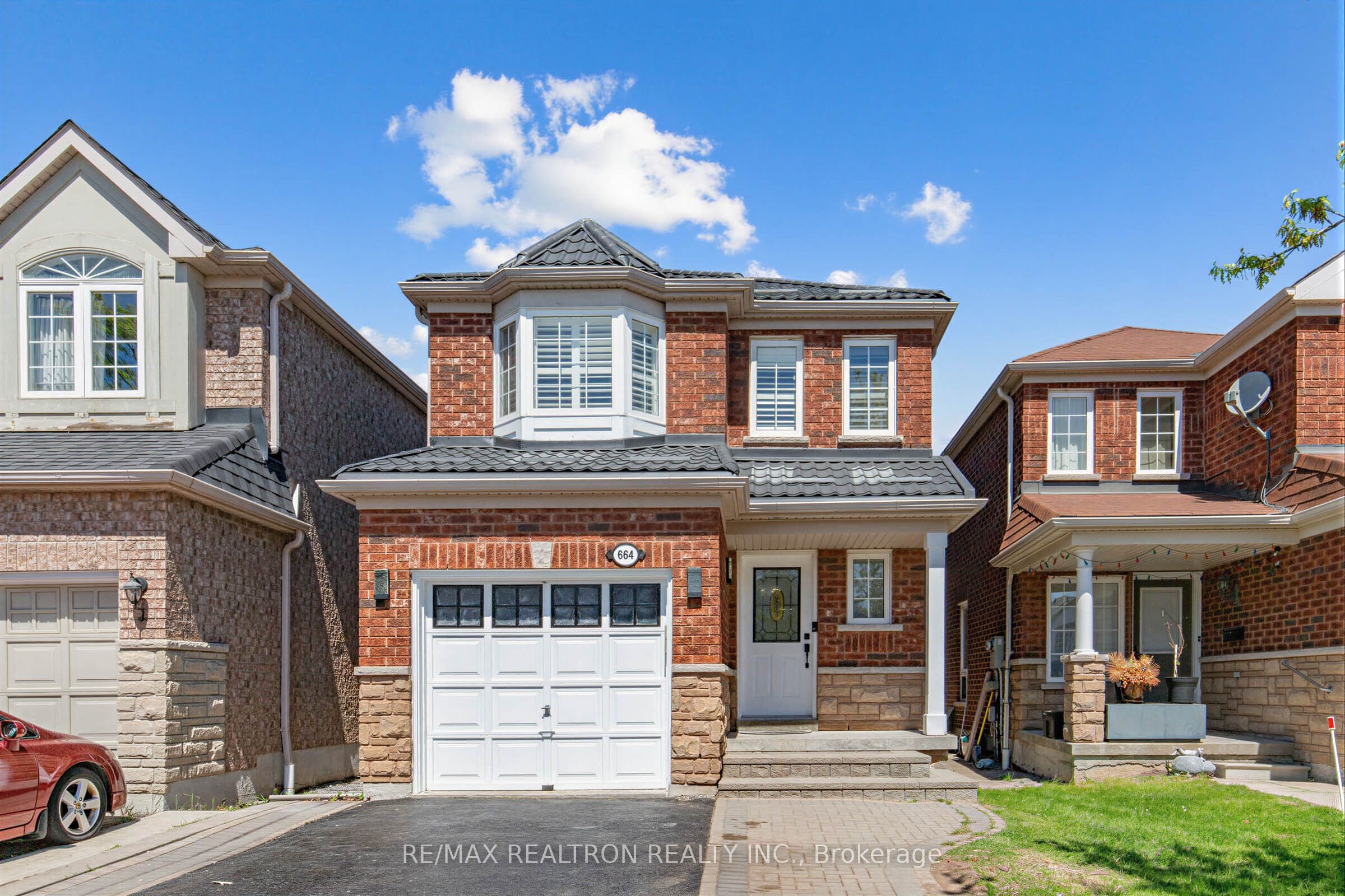 664 Sunbird Trail, Pickering