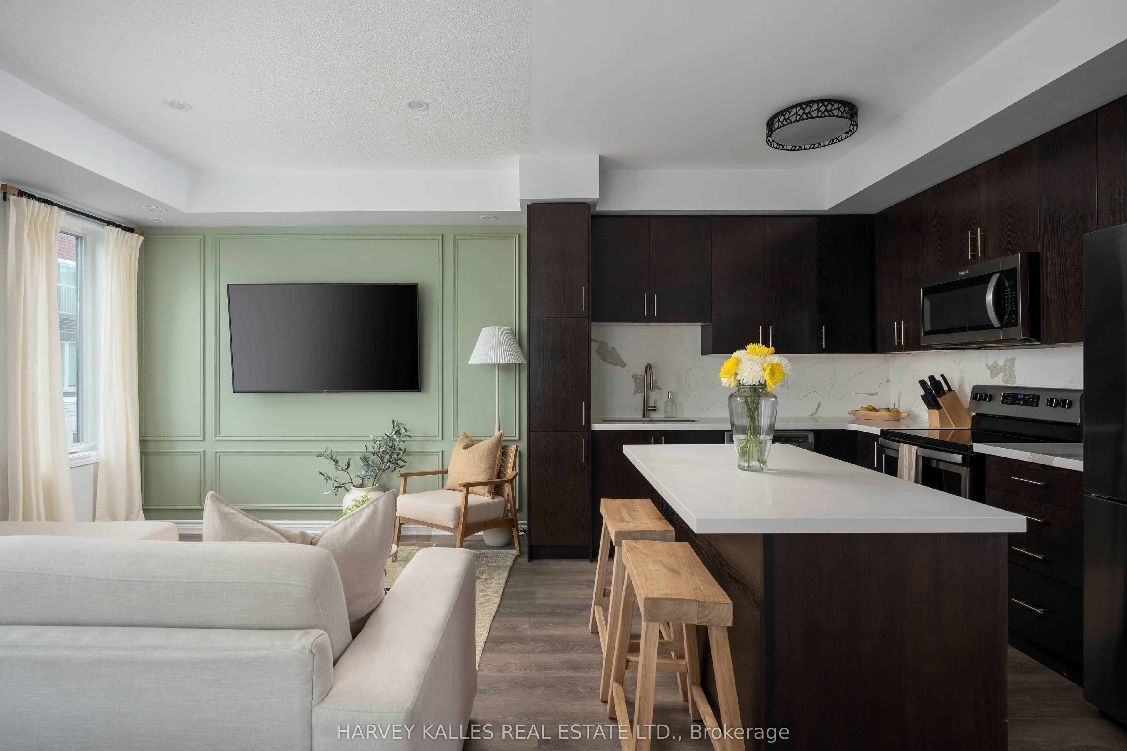 85 Eastwood Park Gardens Unit 35, Toronto W06