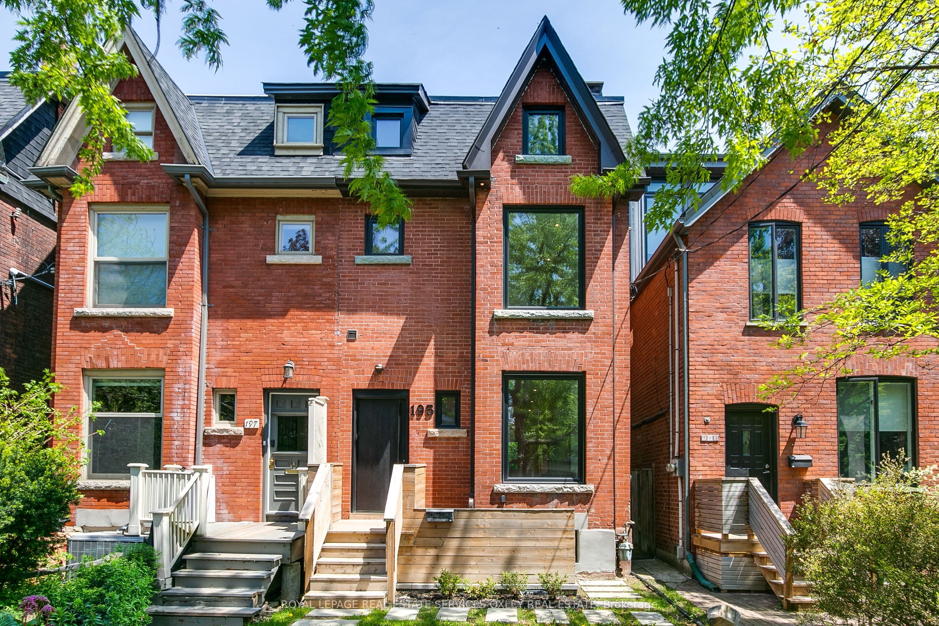 195 Albany Avenue, Toronto C02