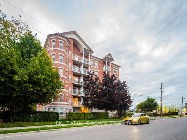 35 Hunt Avenue Unit 404, Richmond Hill