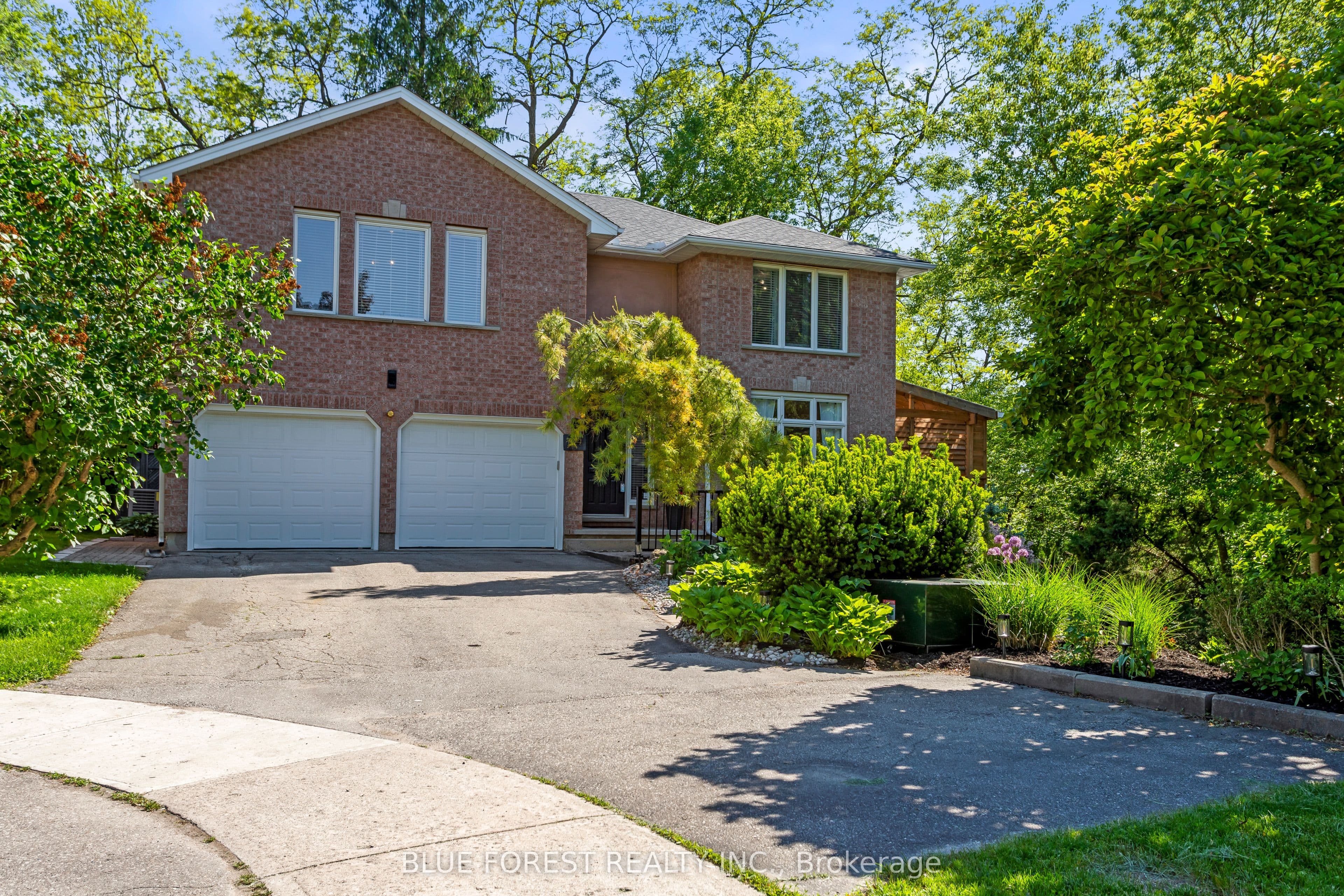 674 Grand View Avenue, London South