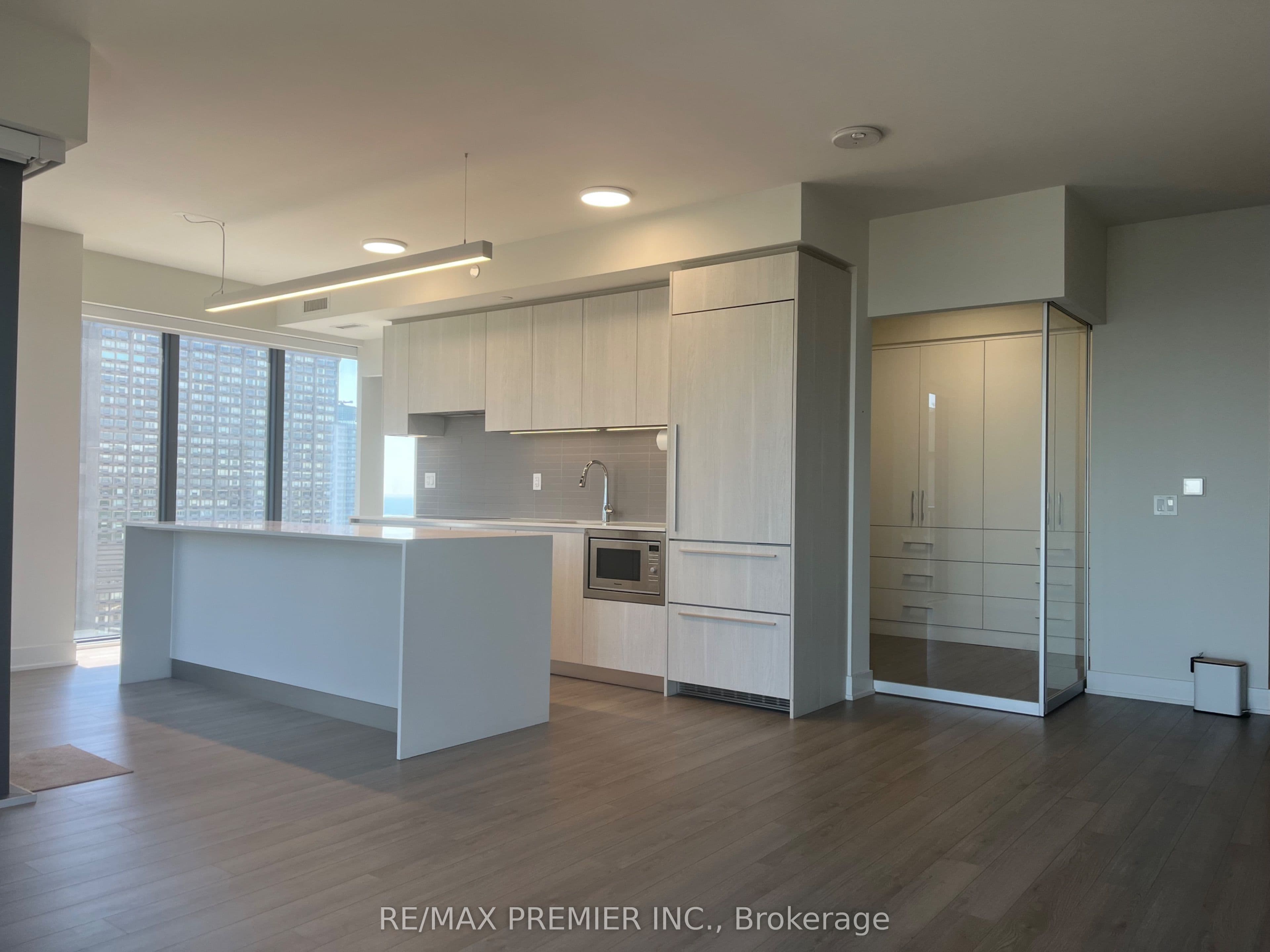8 Cumberland Street Unit 3506, Toronto C02