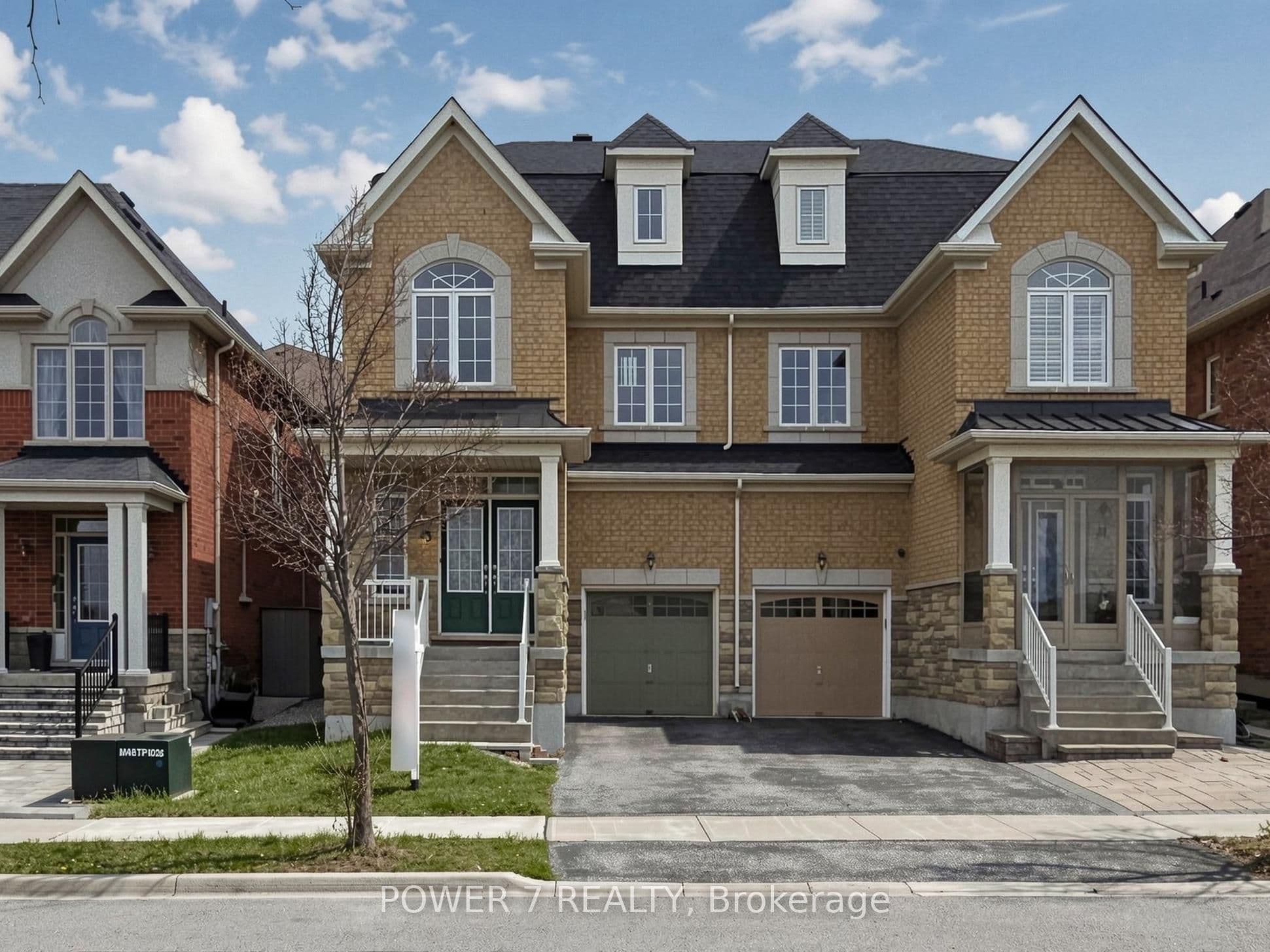43 Living Crescent, Markham