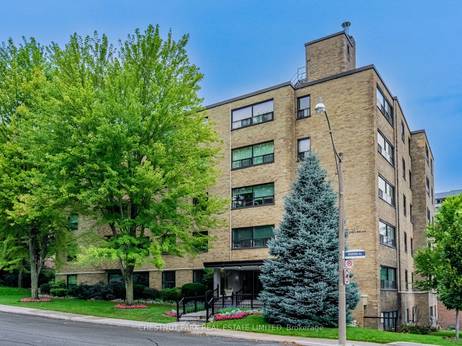 2 Ridelle Avenue Unit 404, Toronto C04