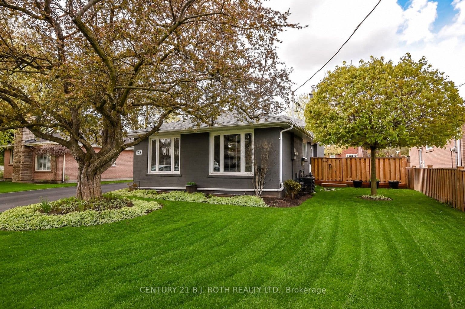 128 Cherrywood Drive, Newmarket