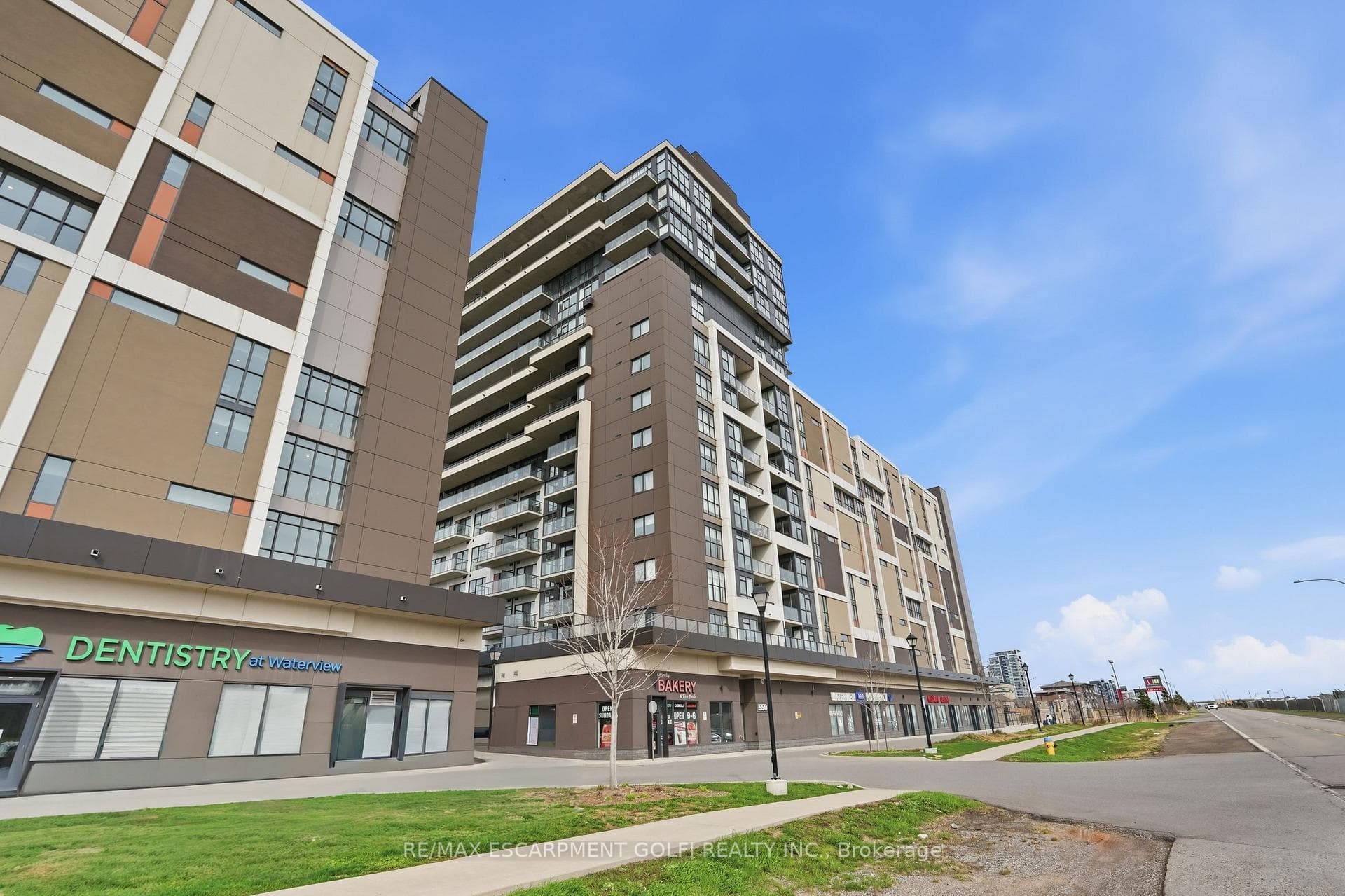 550 NORTH SERVICE Road Unit 1504, Grimsby