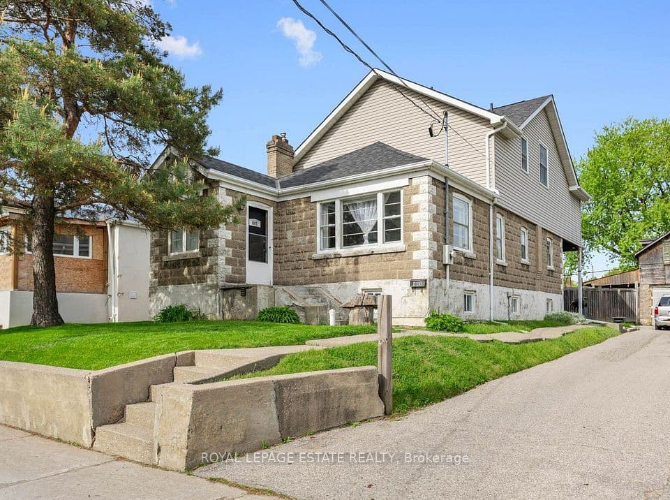 601 Pharmacy Avenue, Toronto E04