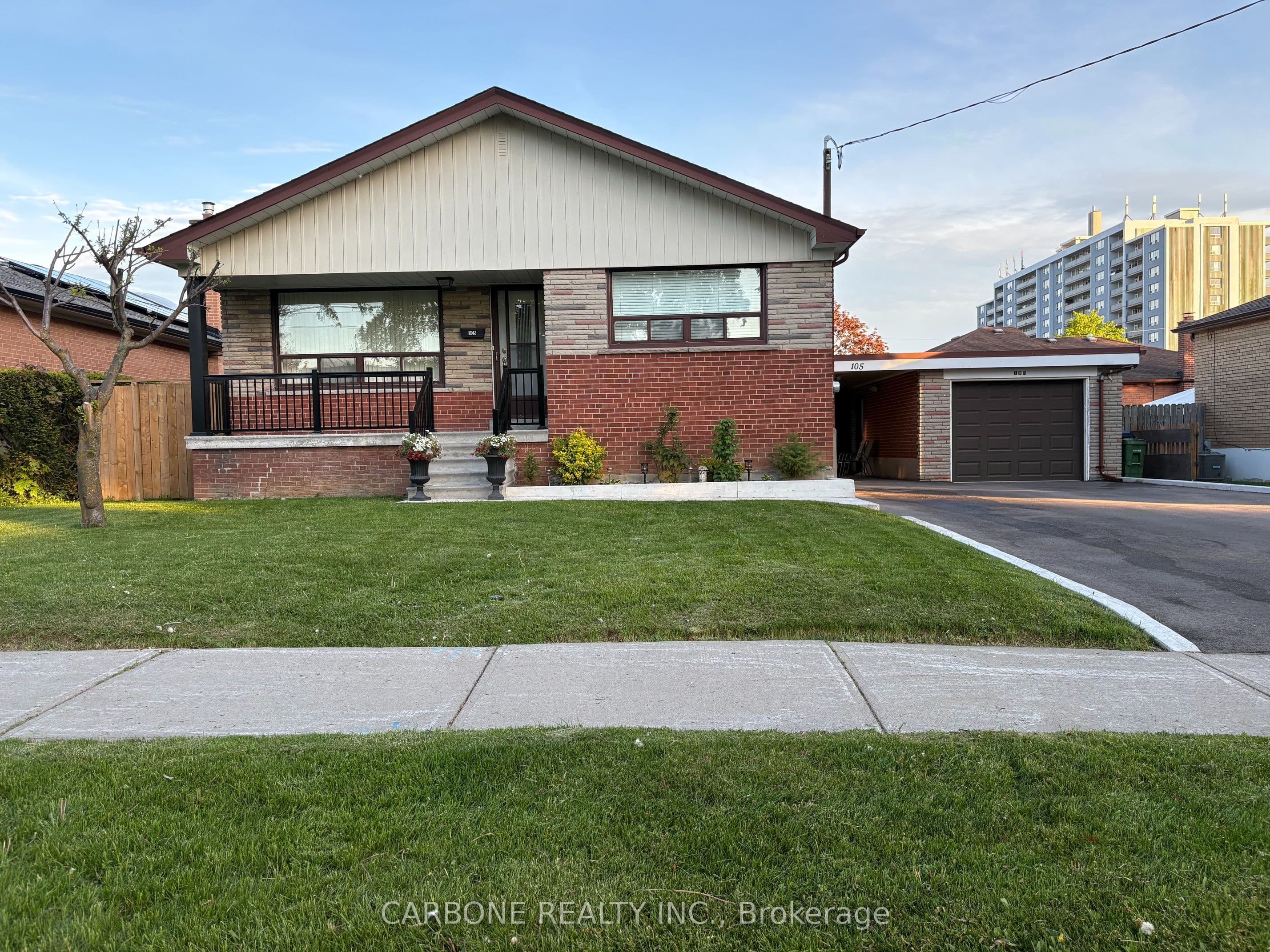 105 Hallsport Crescent, Toronto W05