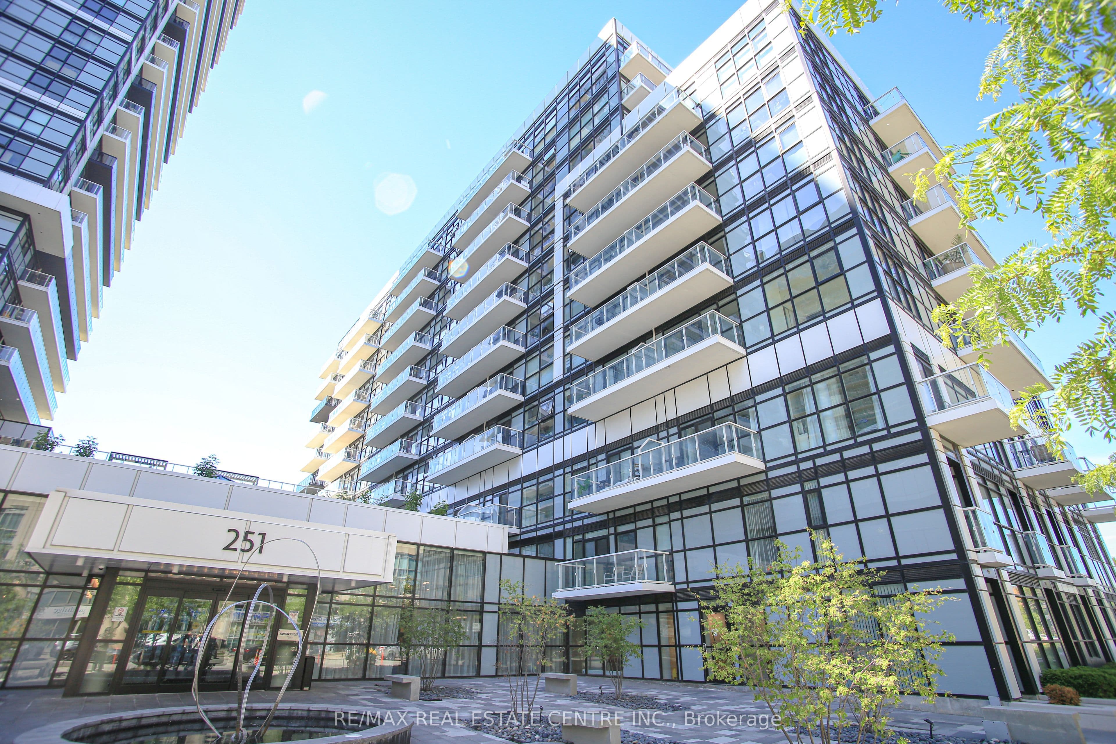 251 Manitoba Street Unit 519, Toronto W06