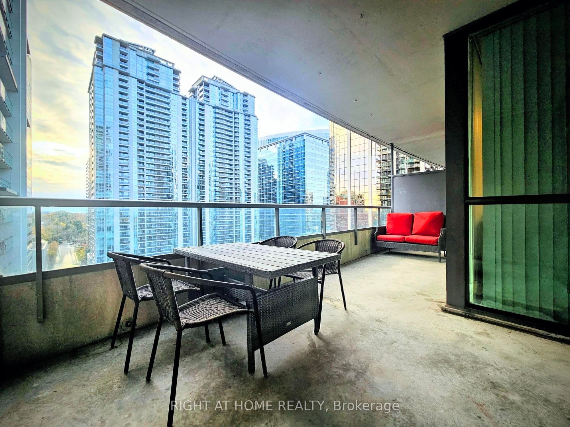 23 Hollywood Avenue Unit 1511, Toronto C14