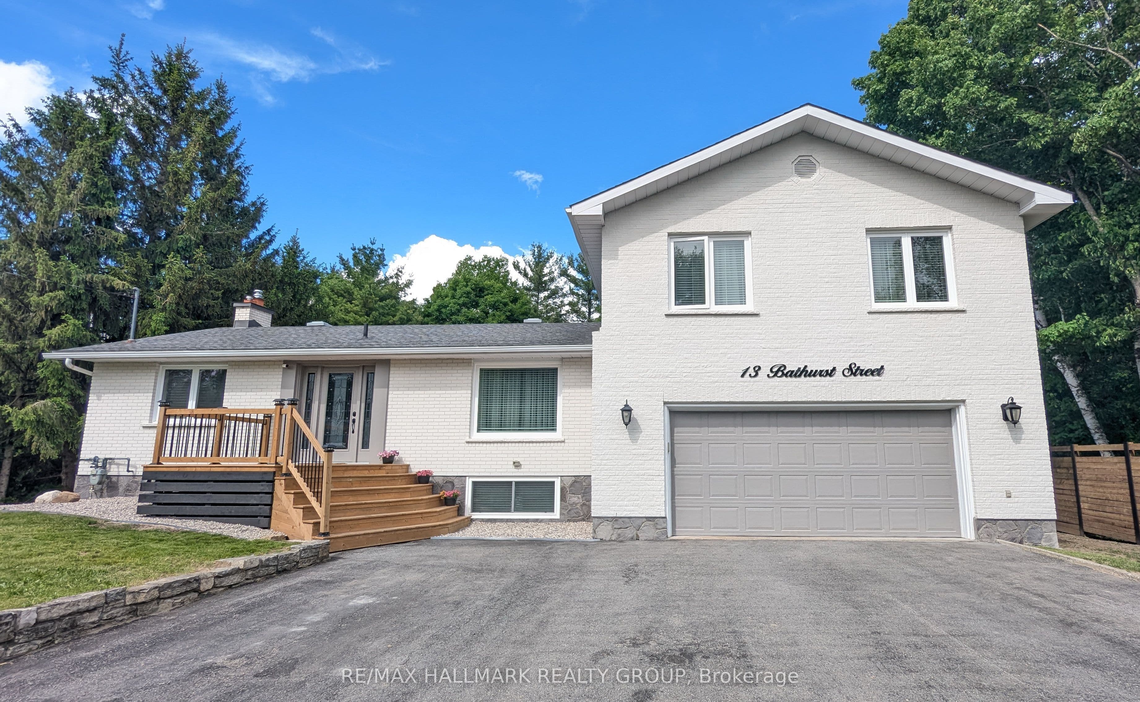 13 Bathurst Street, Kanata