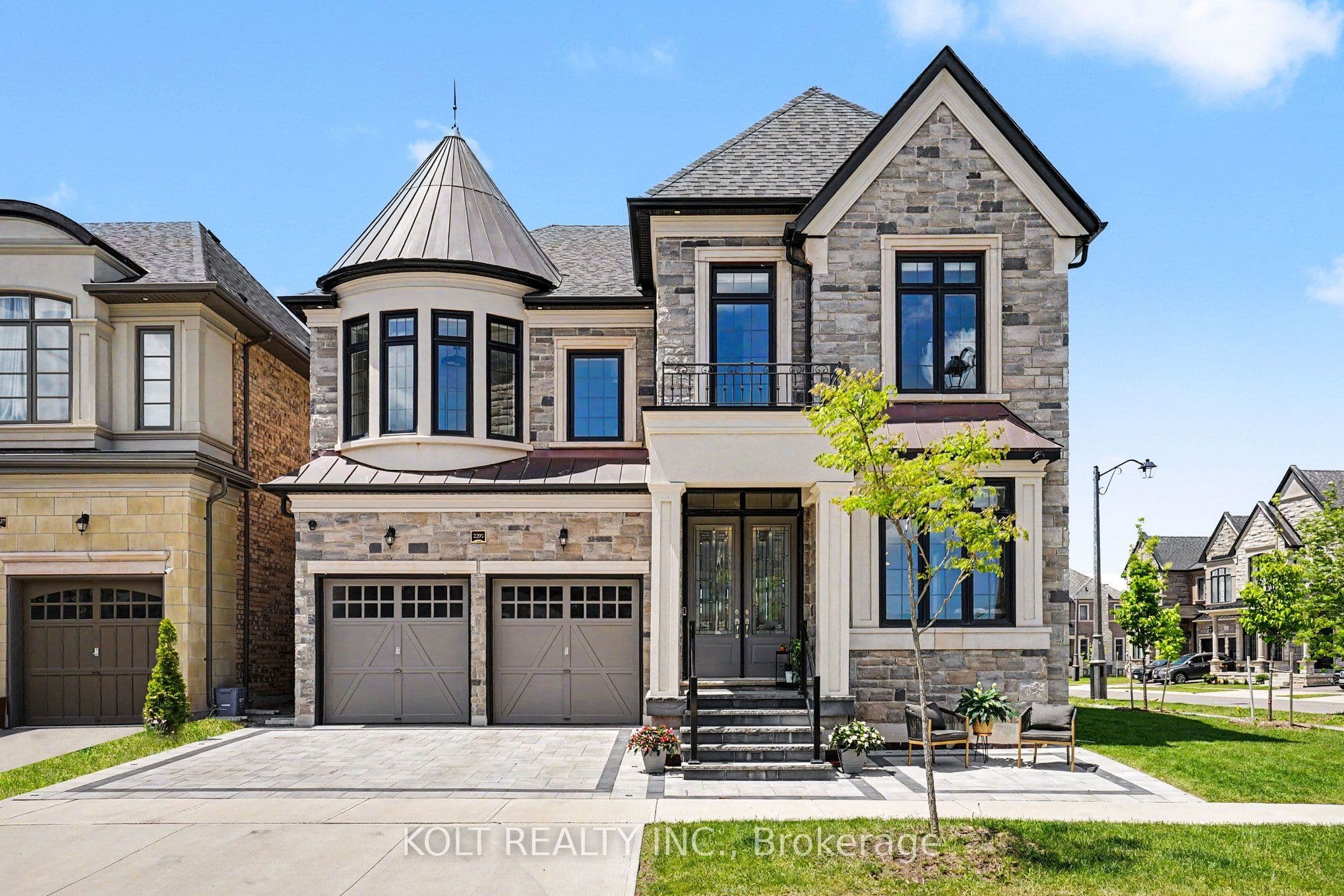 2293 Charles Cornwall Avenue, Oakville
