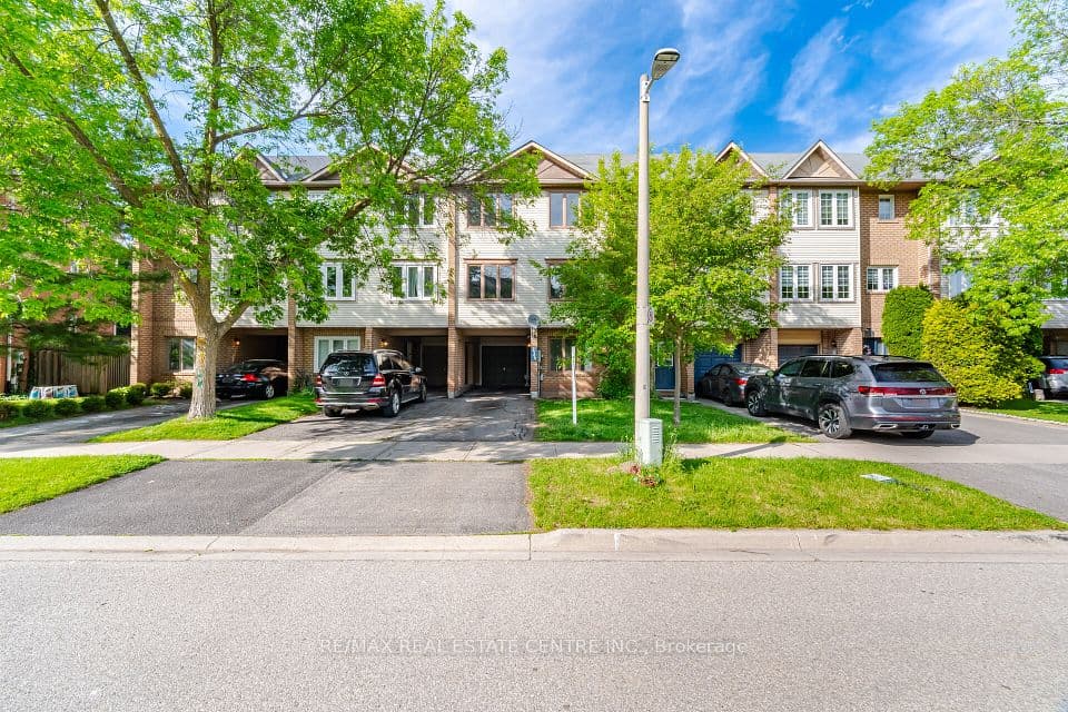 2349 Strawfield Court, Oakville