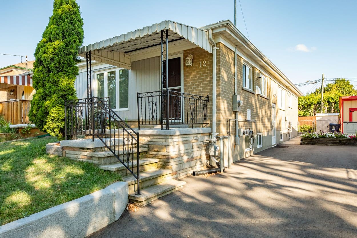12 Trinnell Boulevard, Toronto E04