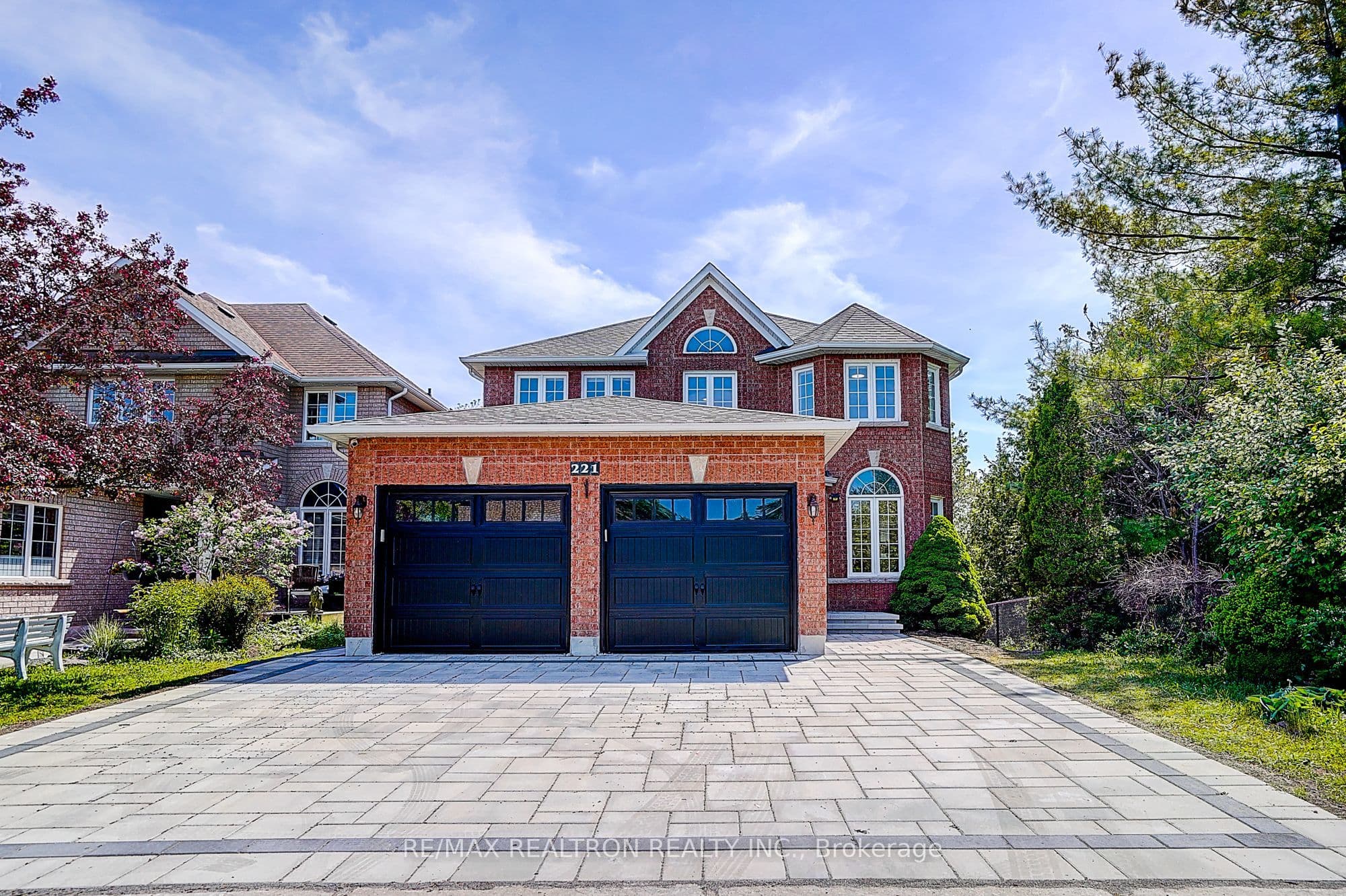221 Humberland Drive, Richmond Hill