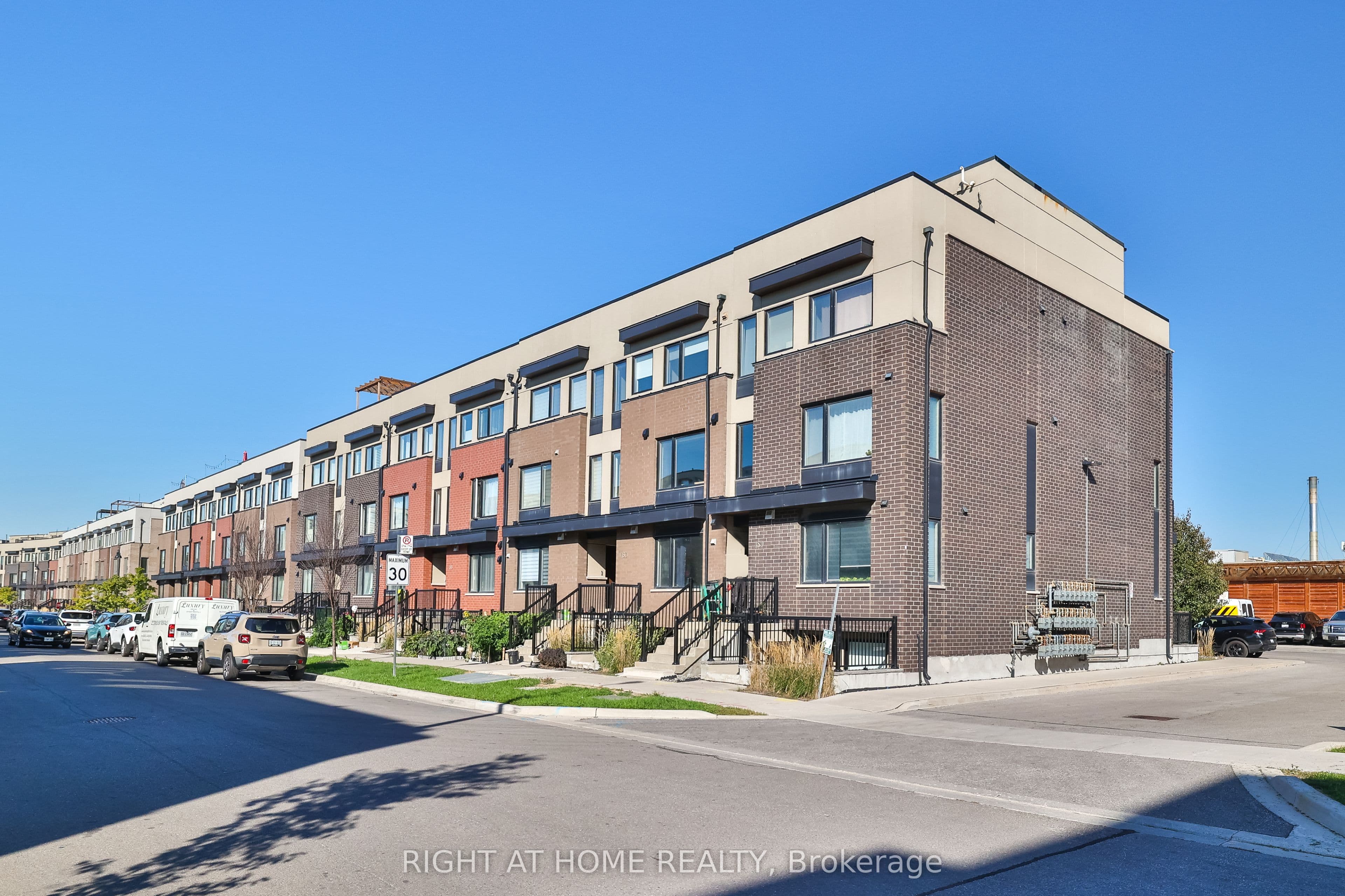 155 William Duncan Road Unit 5, Toronto W05