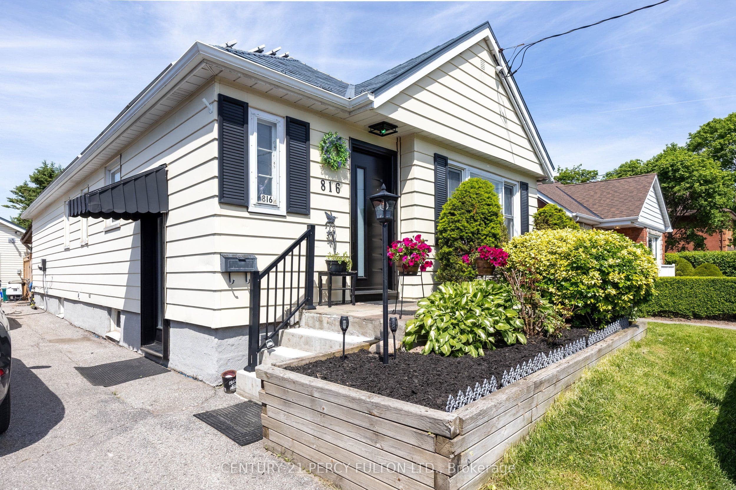 N 816 SIMCOE Street N, Oshawa