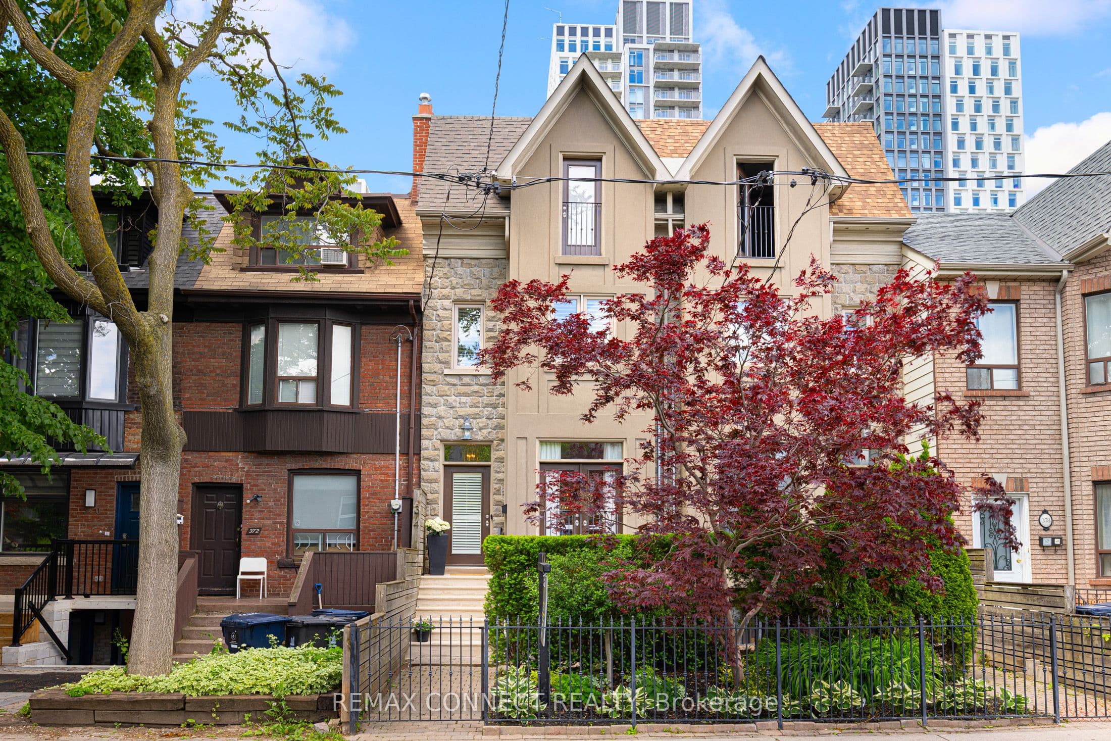 374 Lippincott Street, Toronto C01
