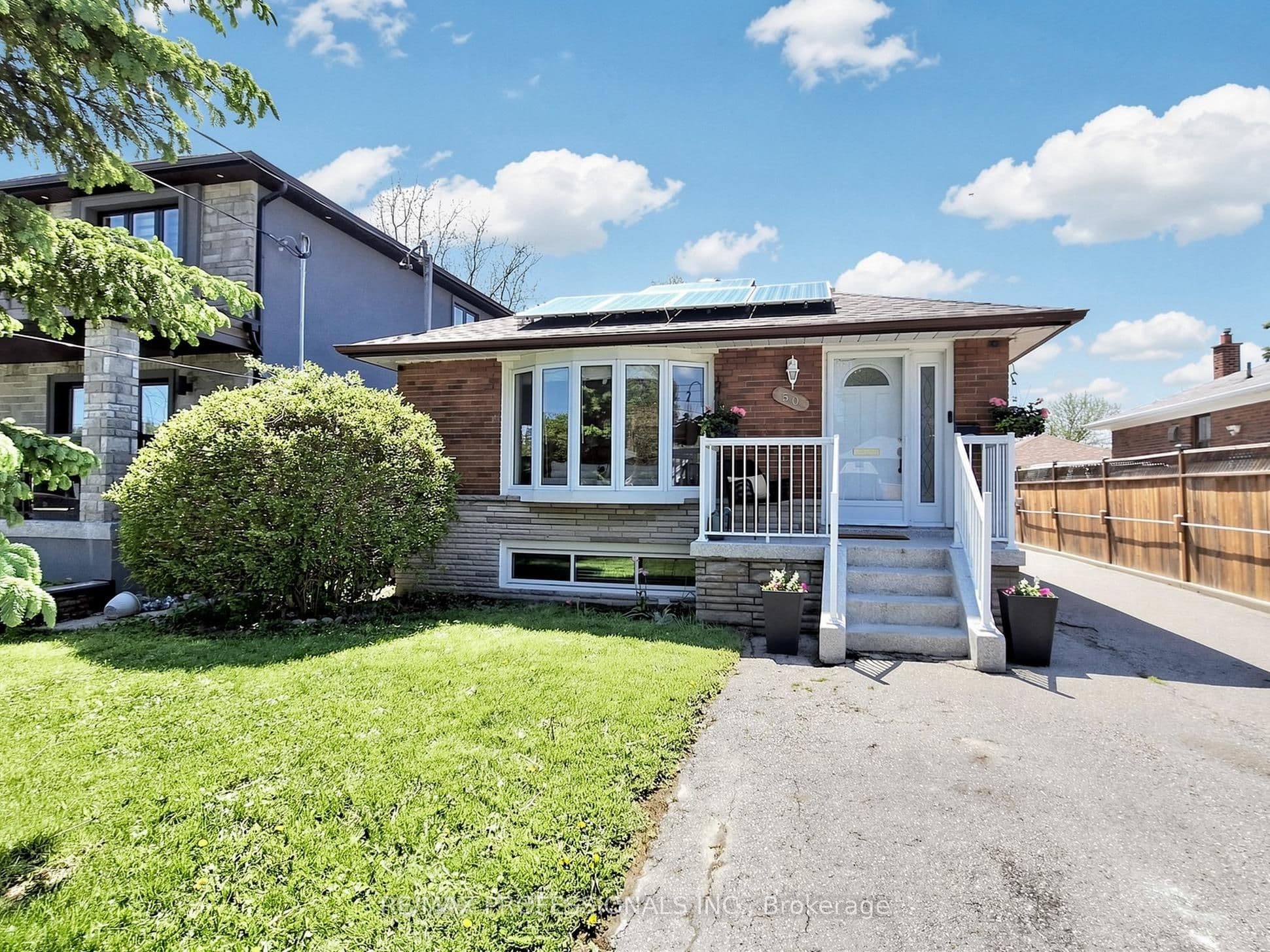 50 Elinor Avenue, Toronto E04