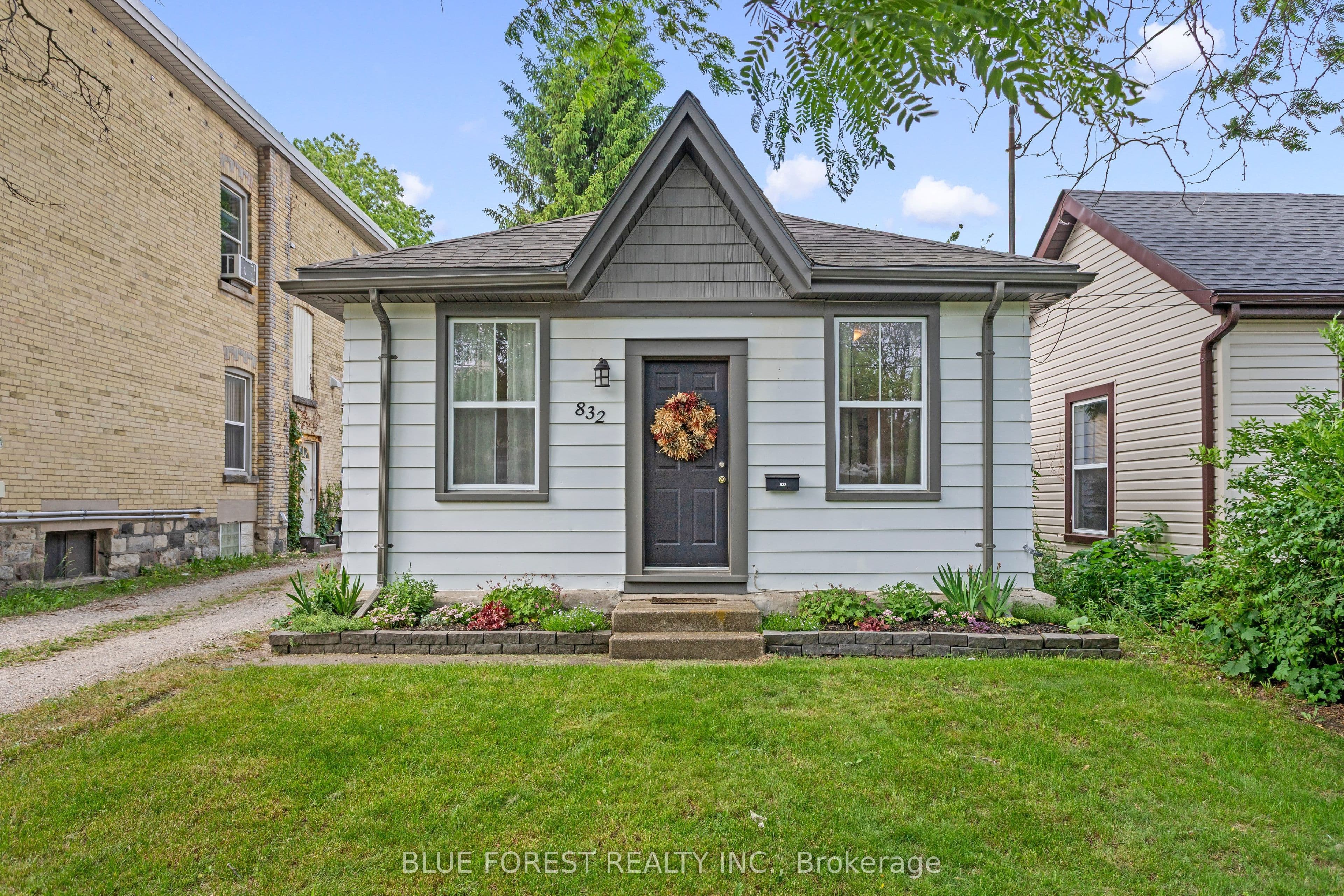 832 Queens Avenue, London East