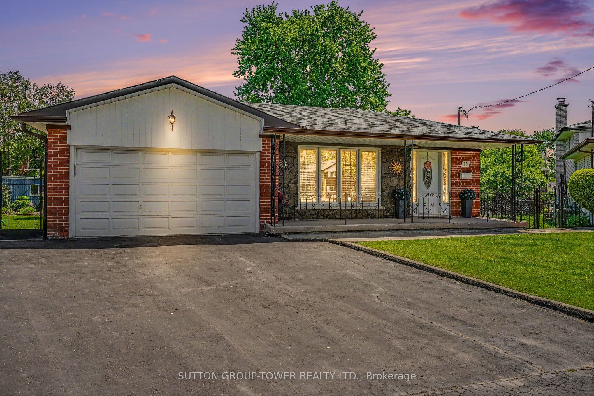 11 Kinnie Court, Toronto W05