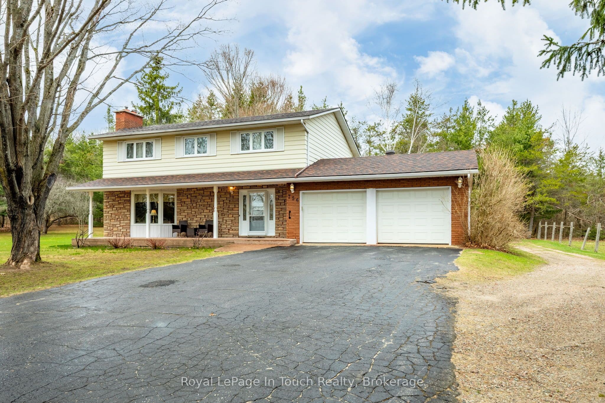 756 Champlain Road, Tiny
