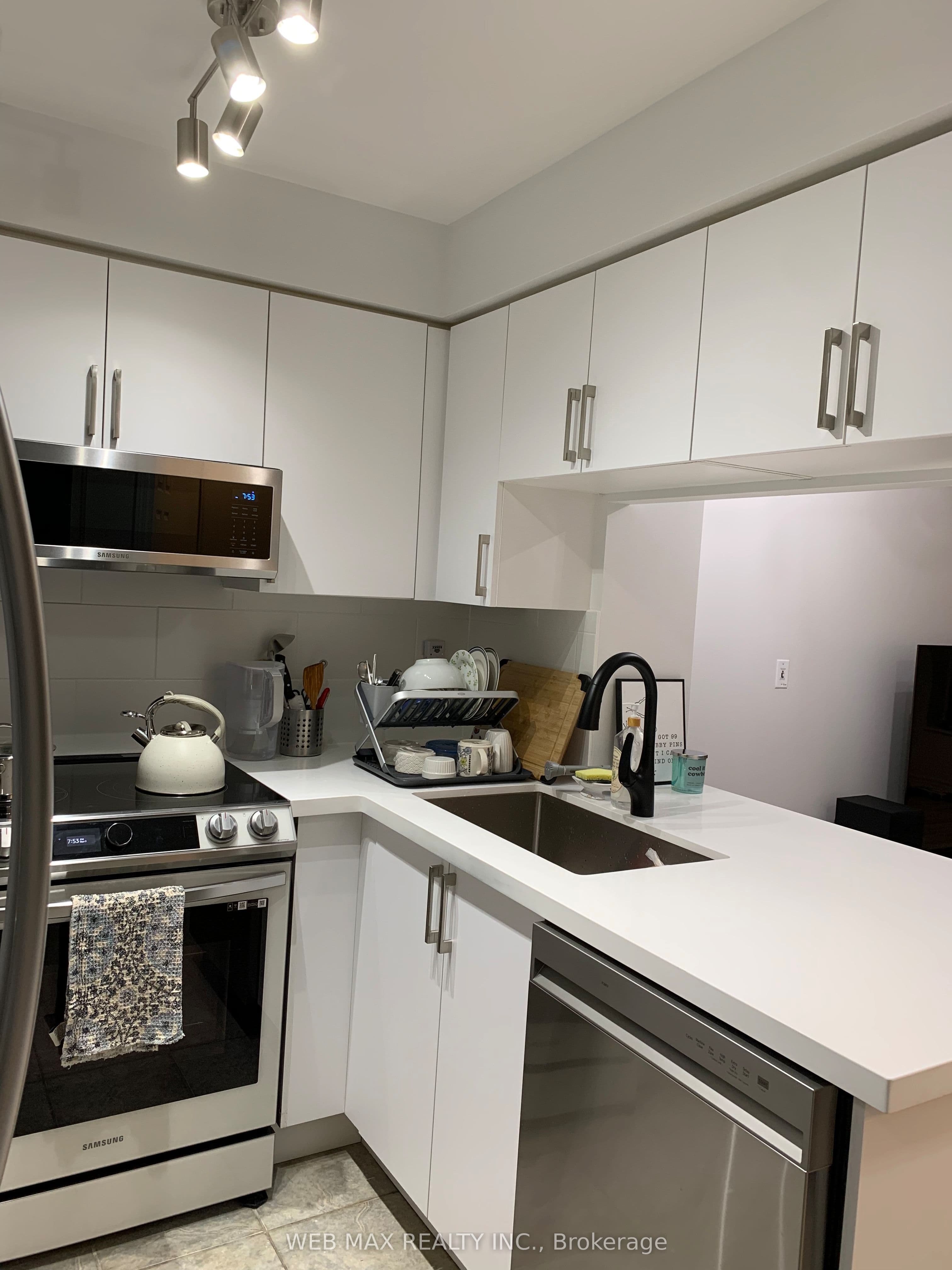 22 Olive Avenue Unit 305, Toronto C14