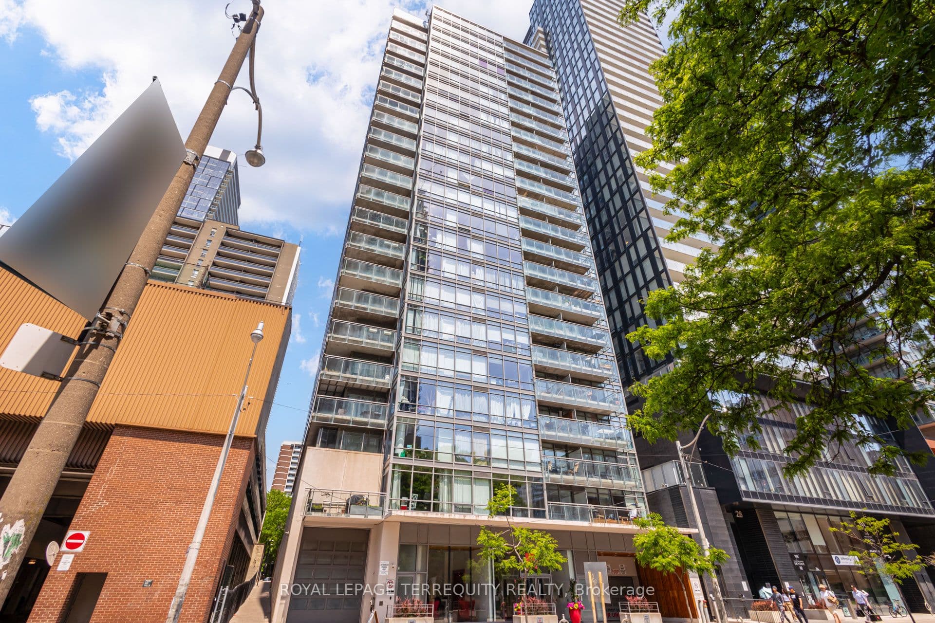 22 Wellesley Street E Unit 1307, Toronto C08