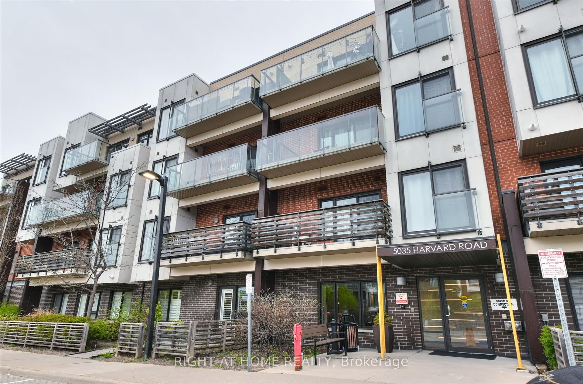 5035 Harvard Road Unit 101, Mississauga