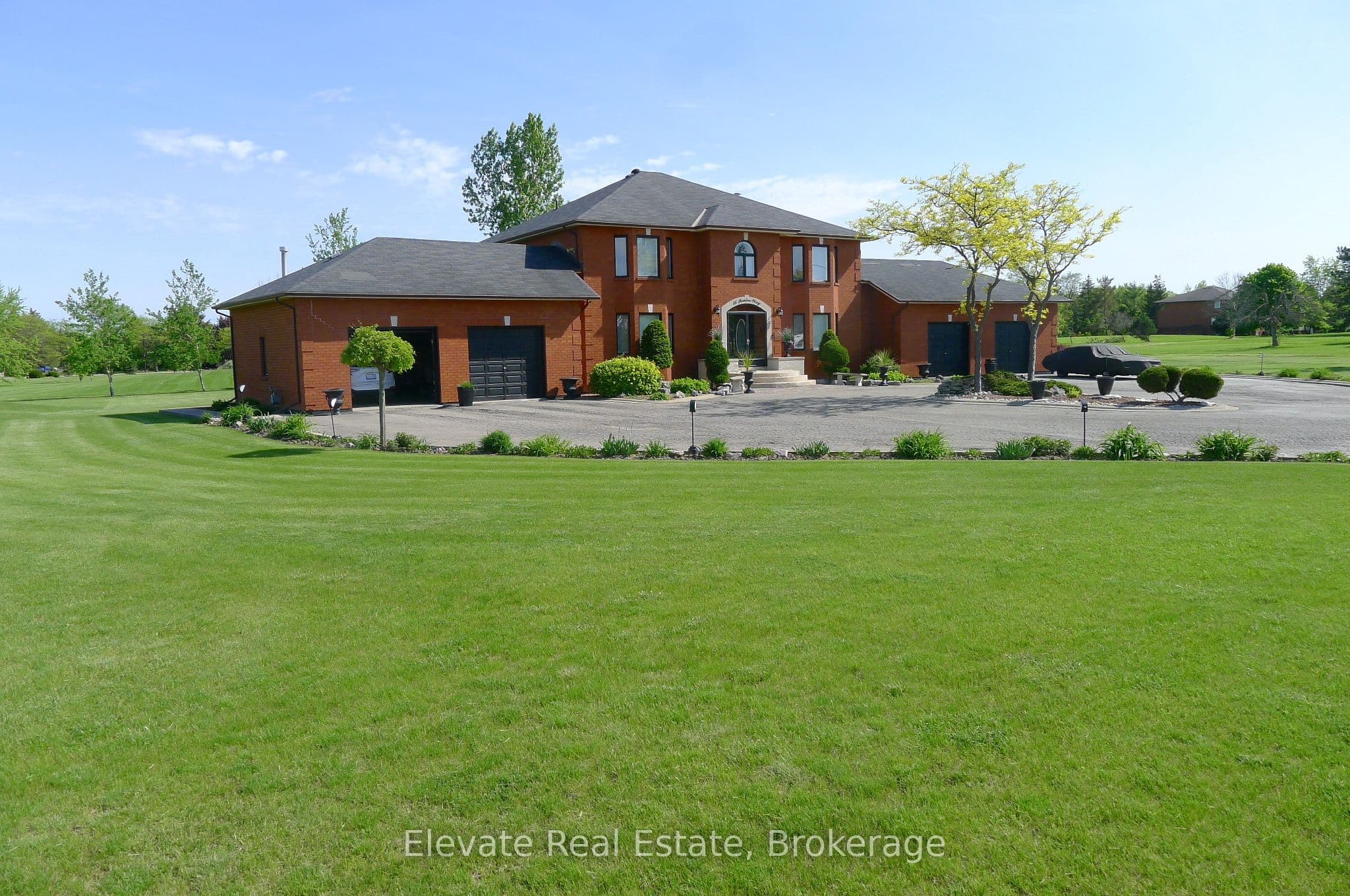 16 Fenton Way, Brampton