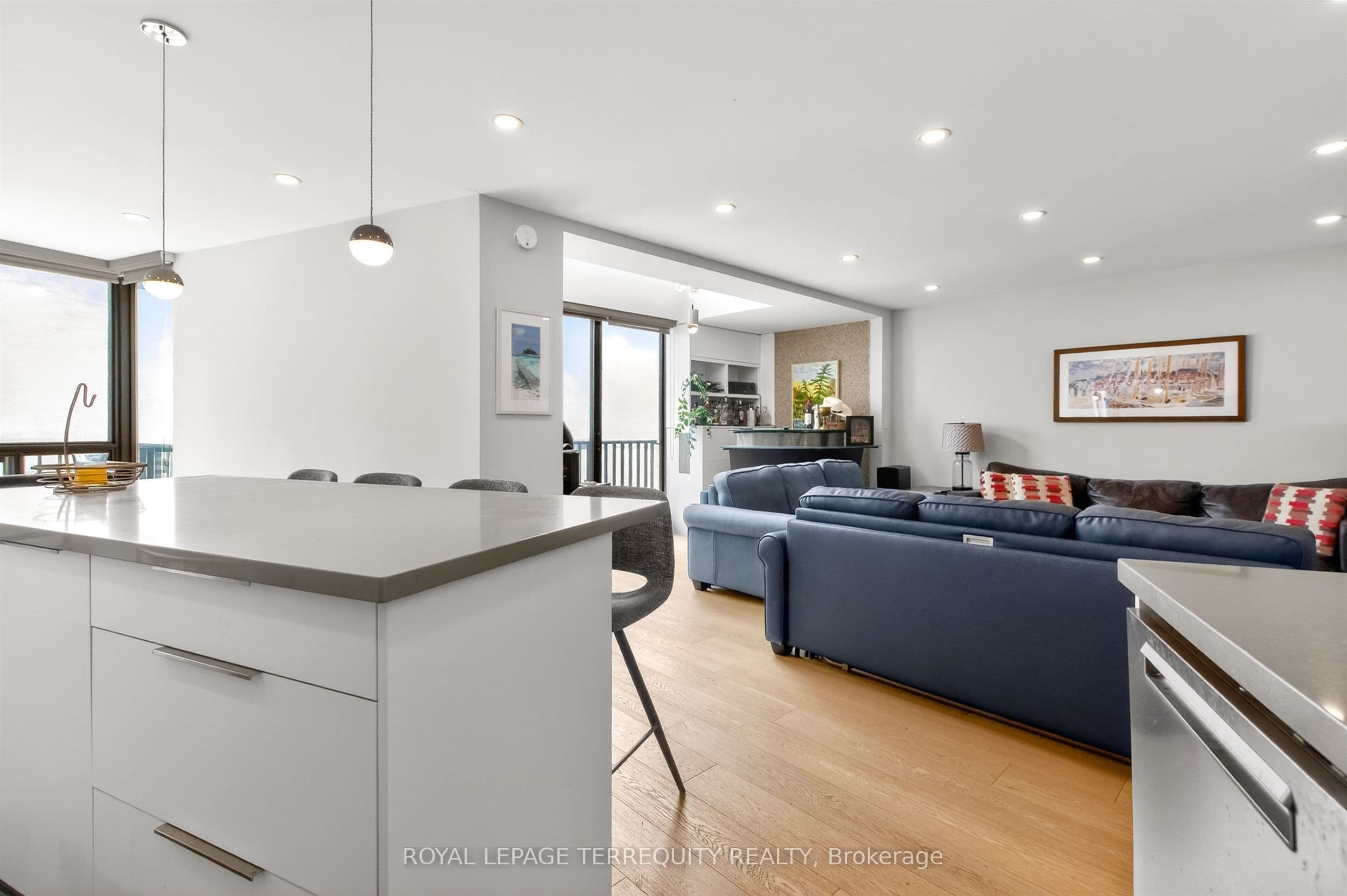 33 Harbour Square Unit 2432, Toronto C01