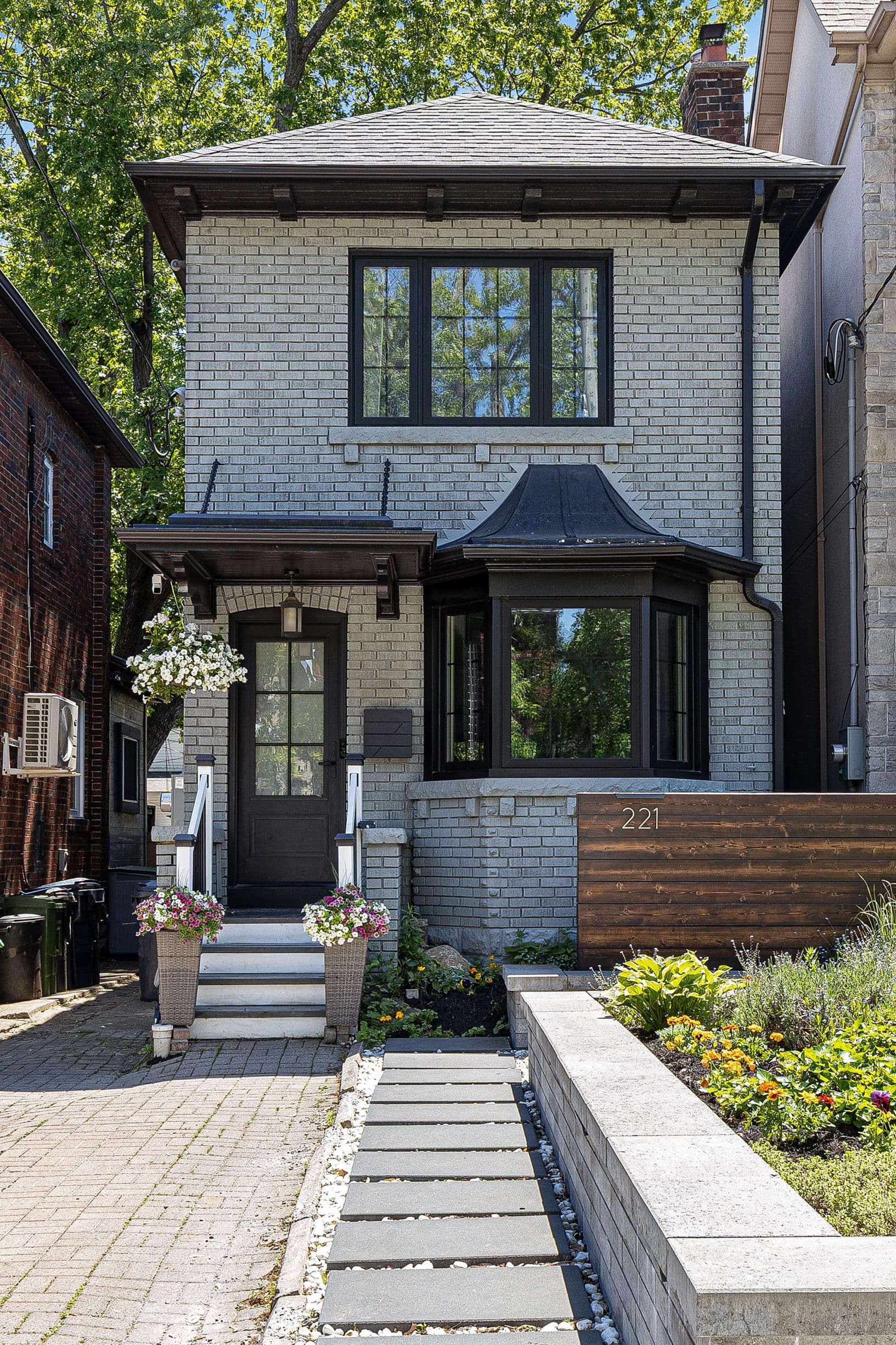 221 Bedford Park Avenue, Toronto C04