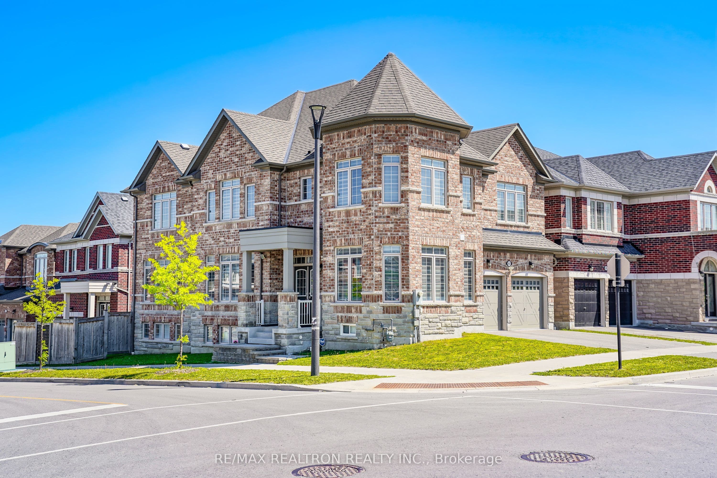 2431 Hibiscus Drive, Pickering