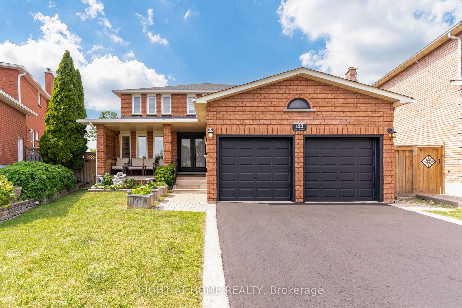 123 Lamp Crescent, Vaughan